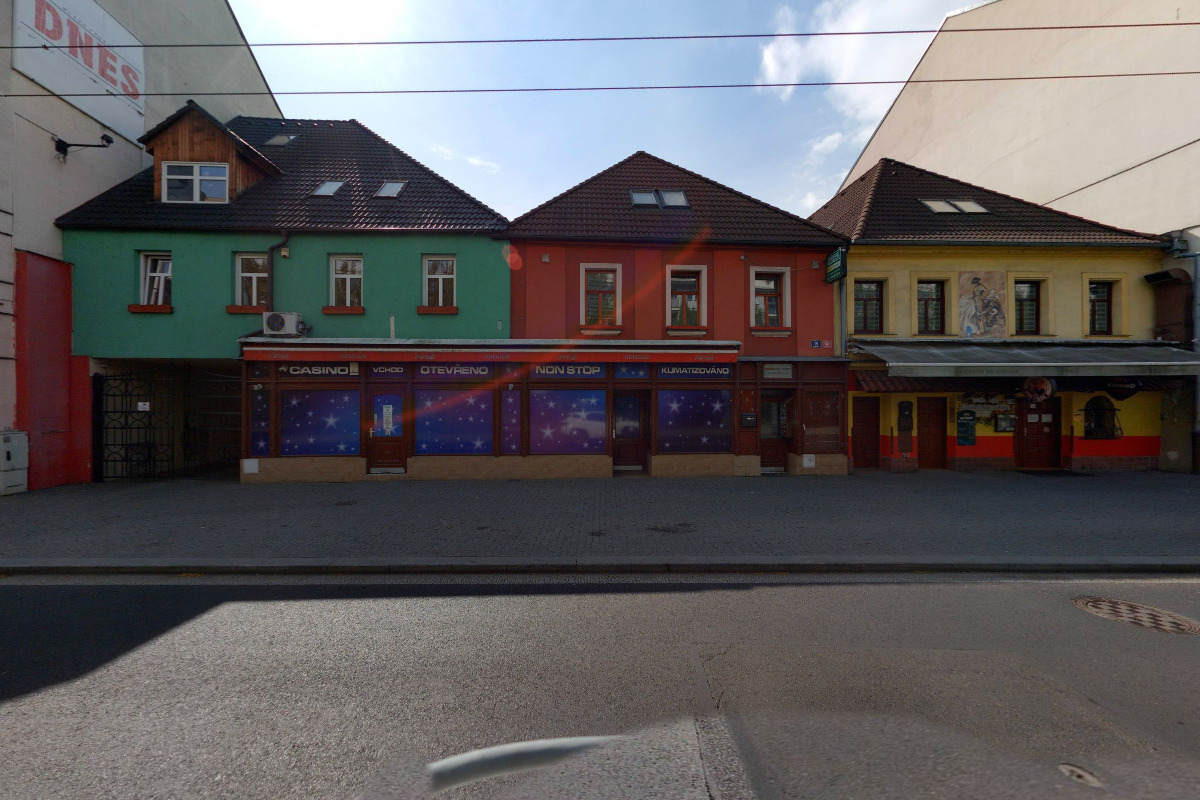 Charlie's Bar & Club