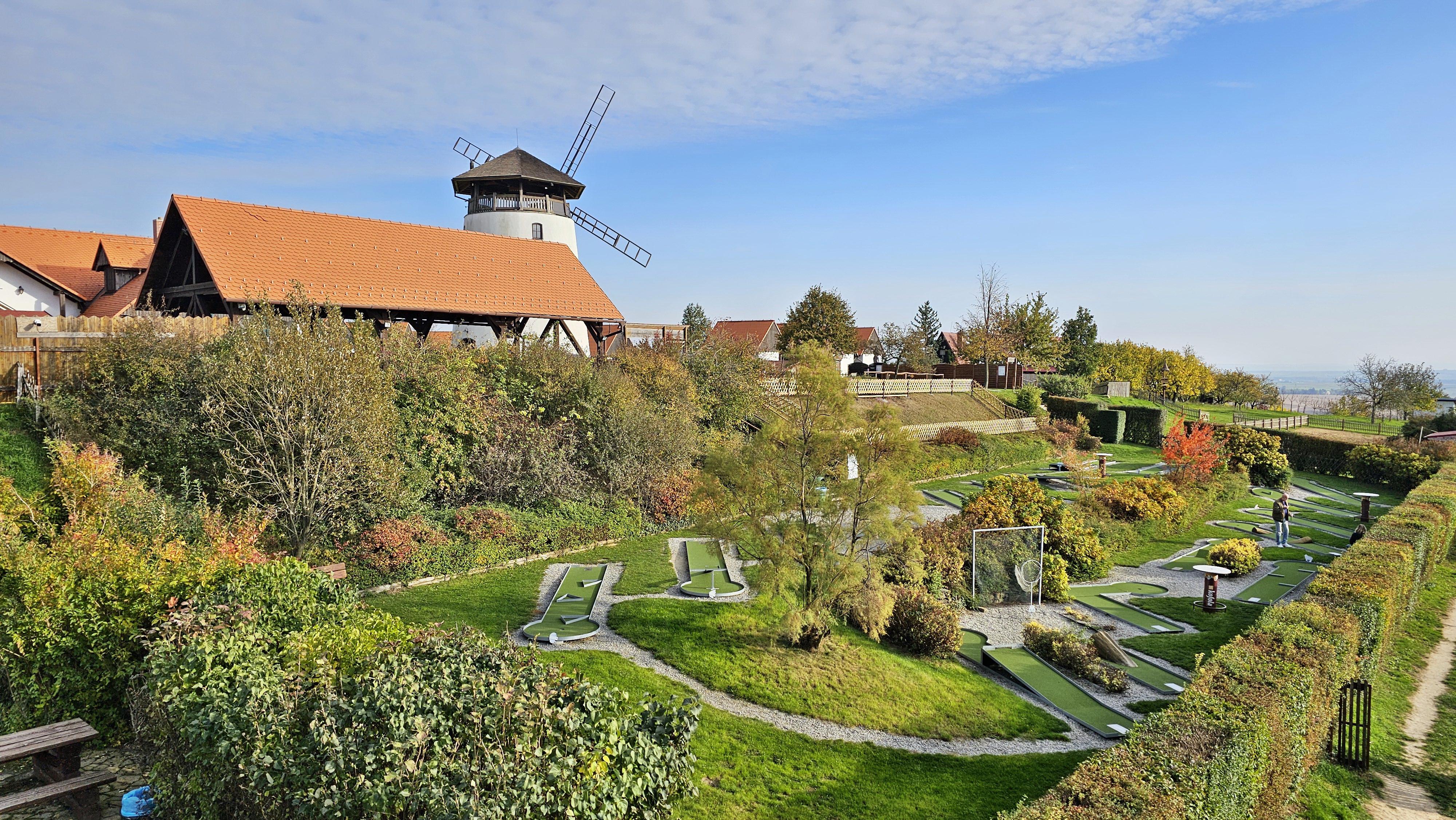 Minigolf Pod lopatkami - Bukovanský mlýn foto 4