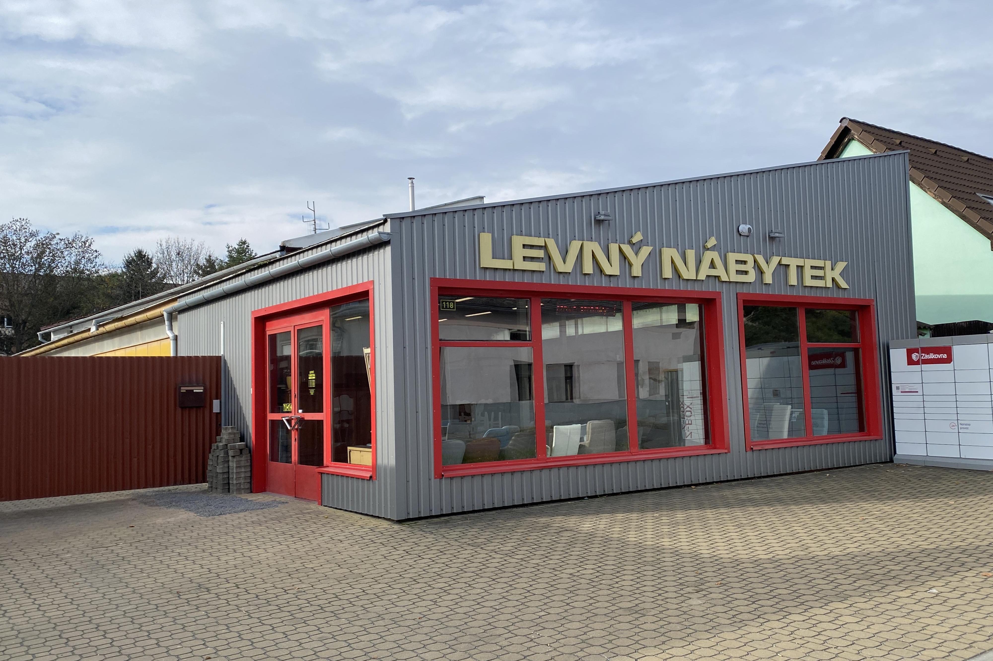 Levný nábytek z dovozu - Petr Hladík