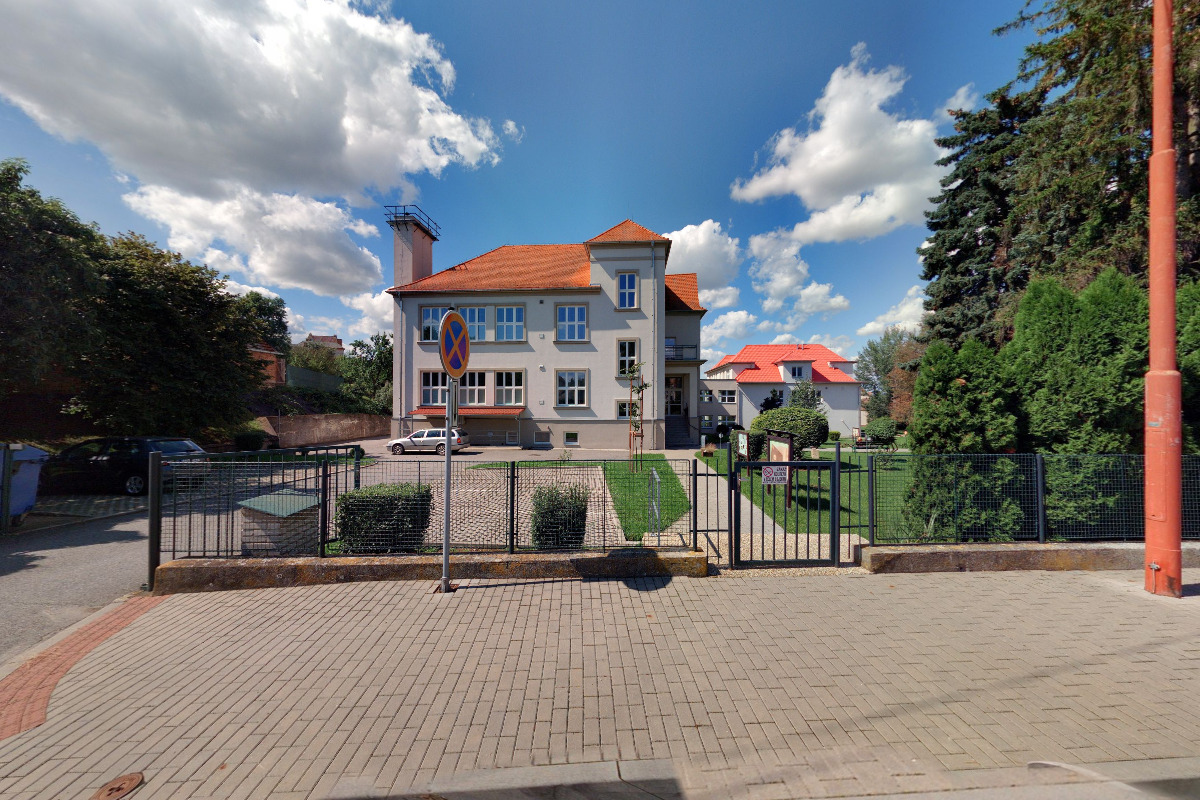 ZŠ T.G. Masaryka, Uherské Hradiště, 1. Máje foto 5