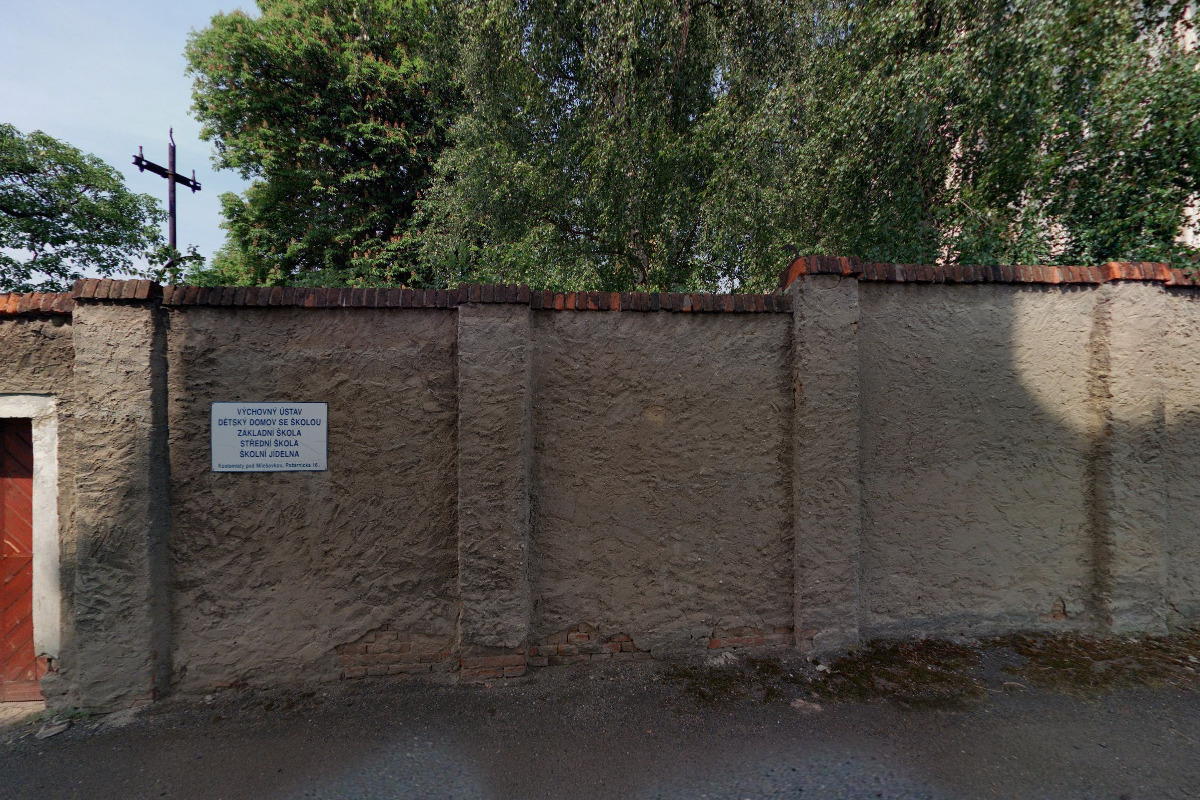 Výchovný ústav, dětský domov se školou, základní škola, střední škola a školní jídelna, Kostomlaty pod Milešovkou, Požárnická 168