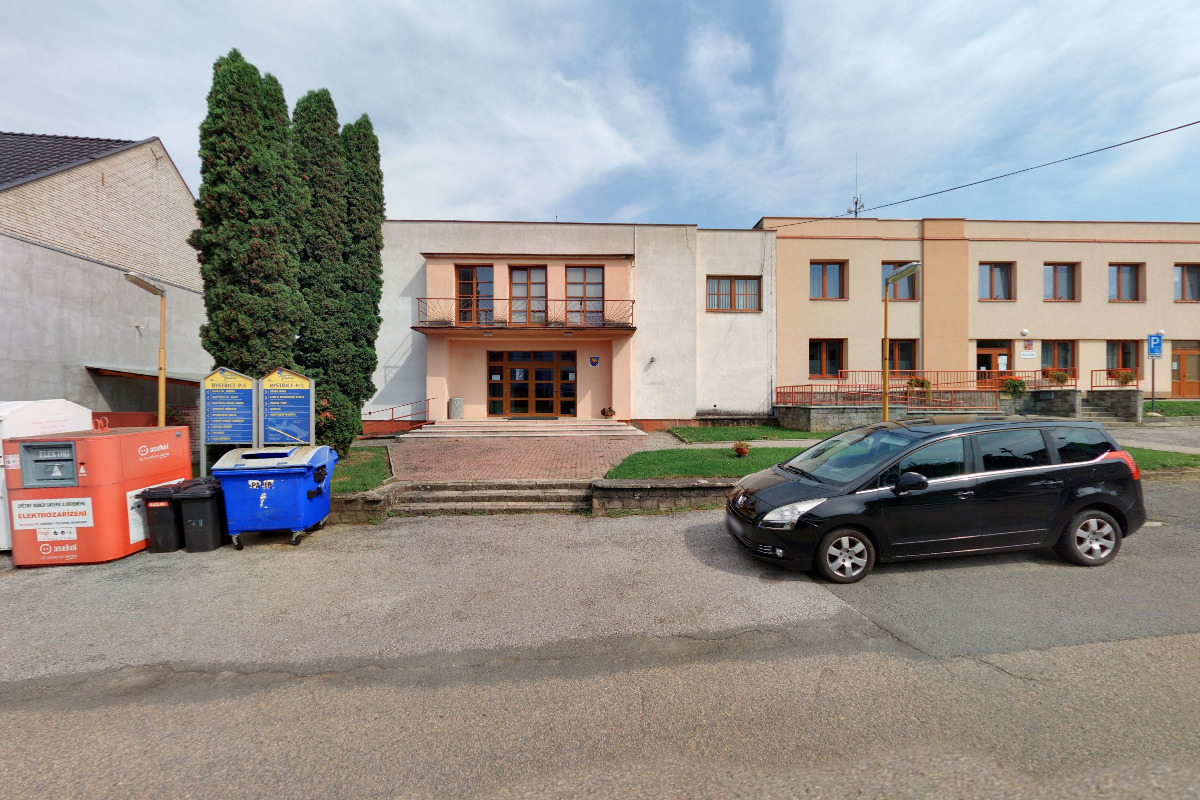 Obecní knihovna Bystřice pod Lopeníkem foto 2