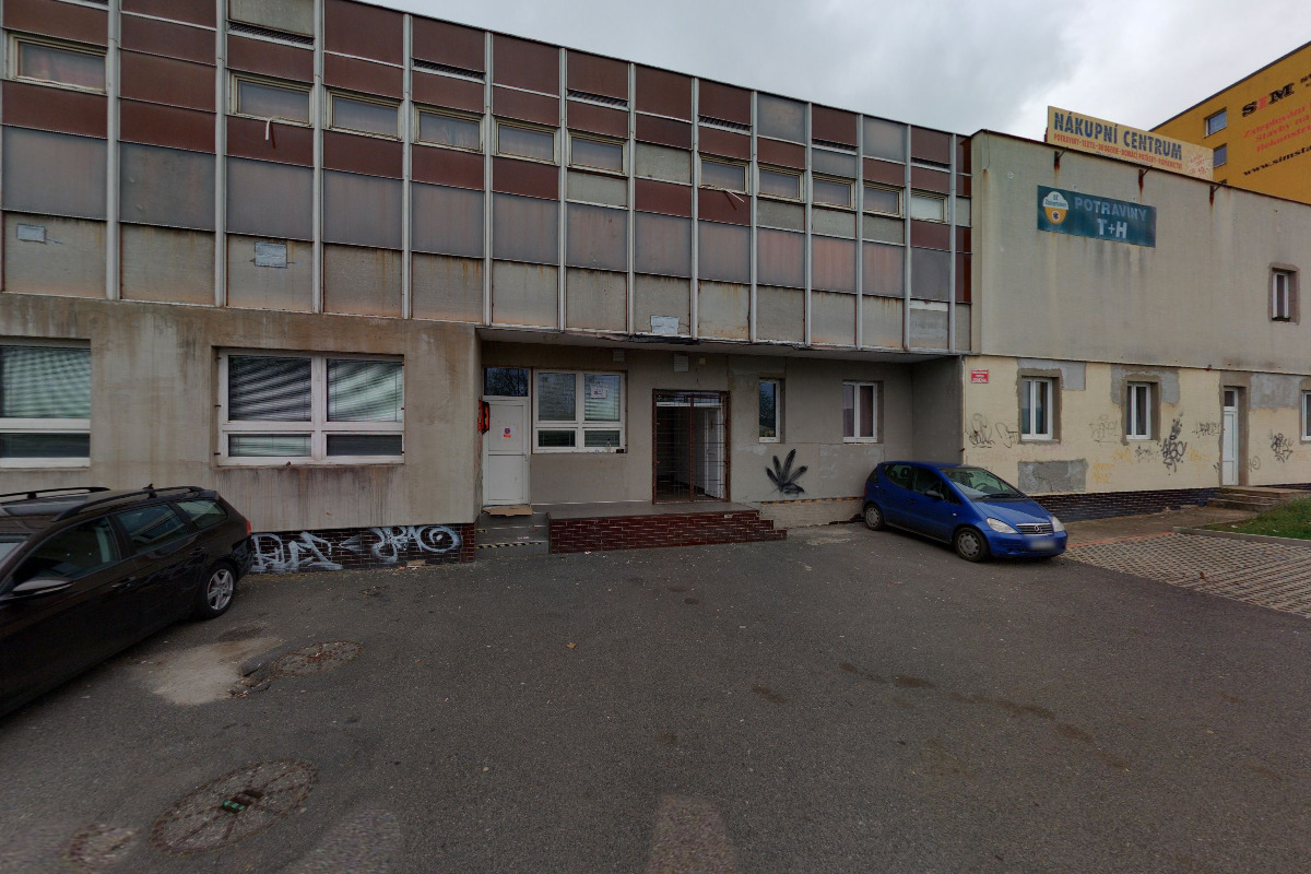 Nákupní centrum T + H