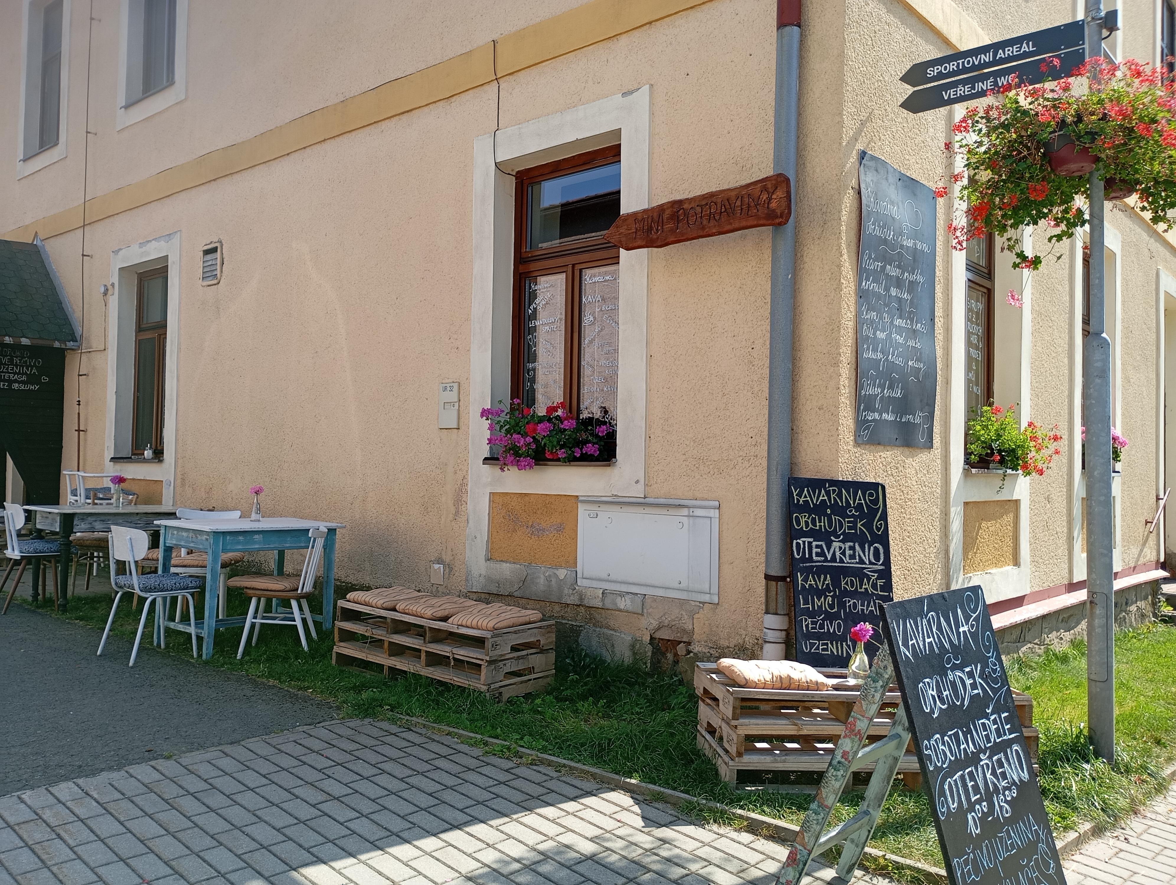 Andělská kavárna, obchůdek s potravinami foto 5
