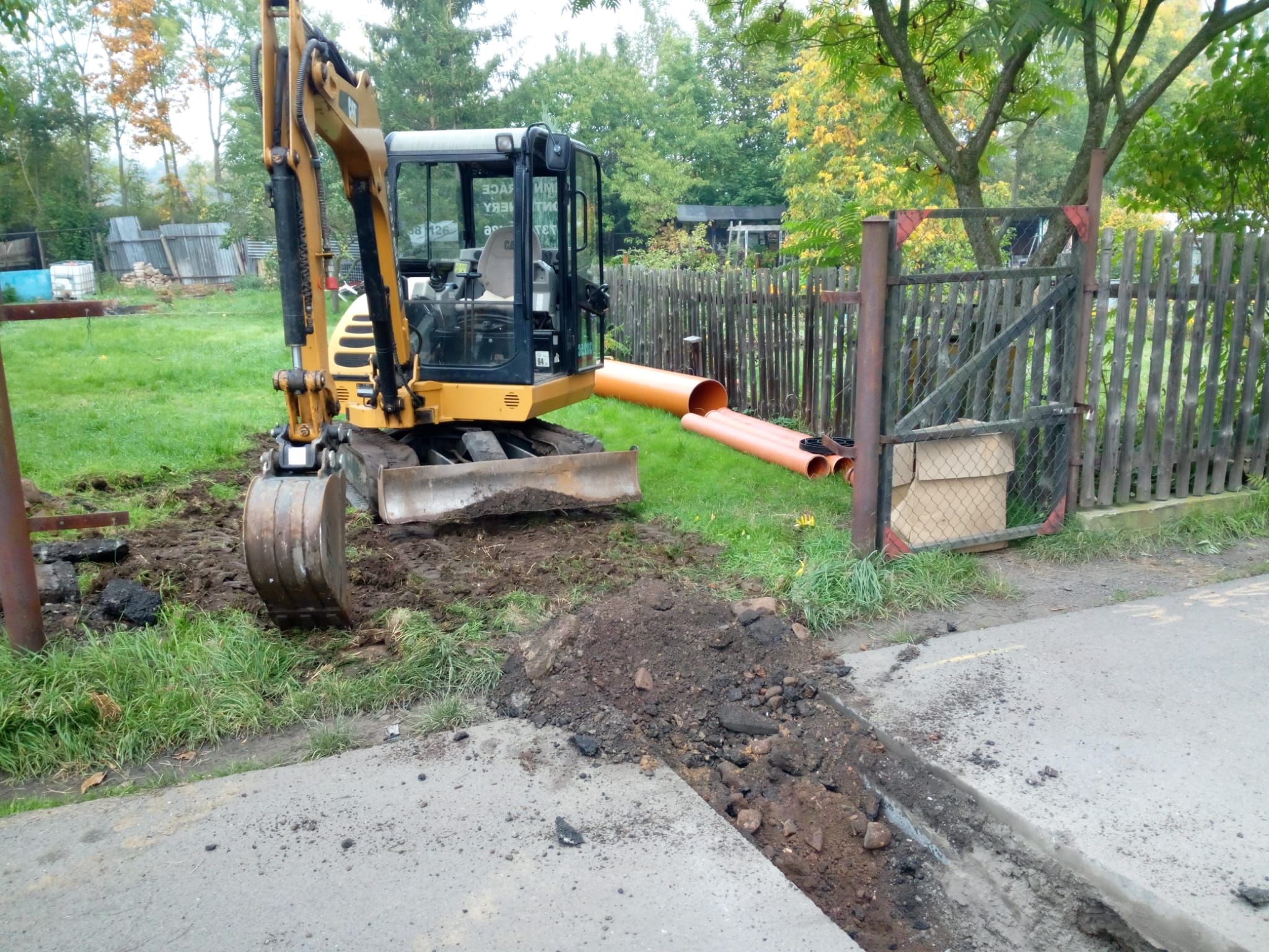Kontejnery - minibagr František Černý foto 3