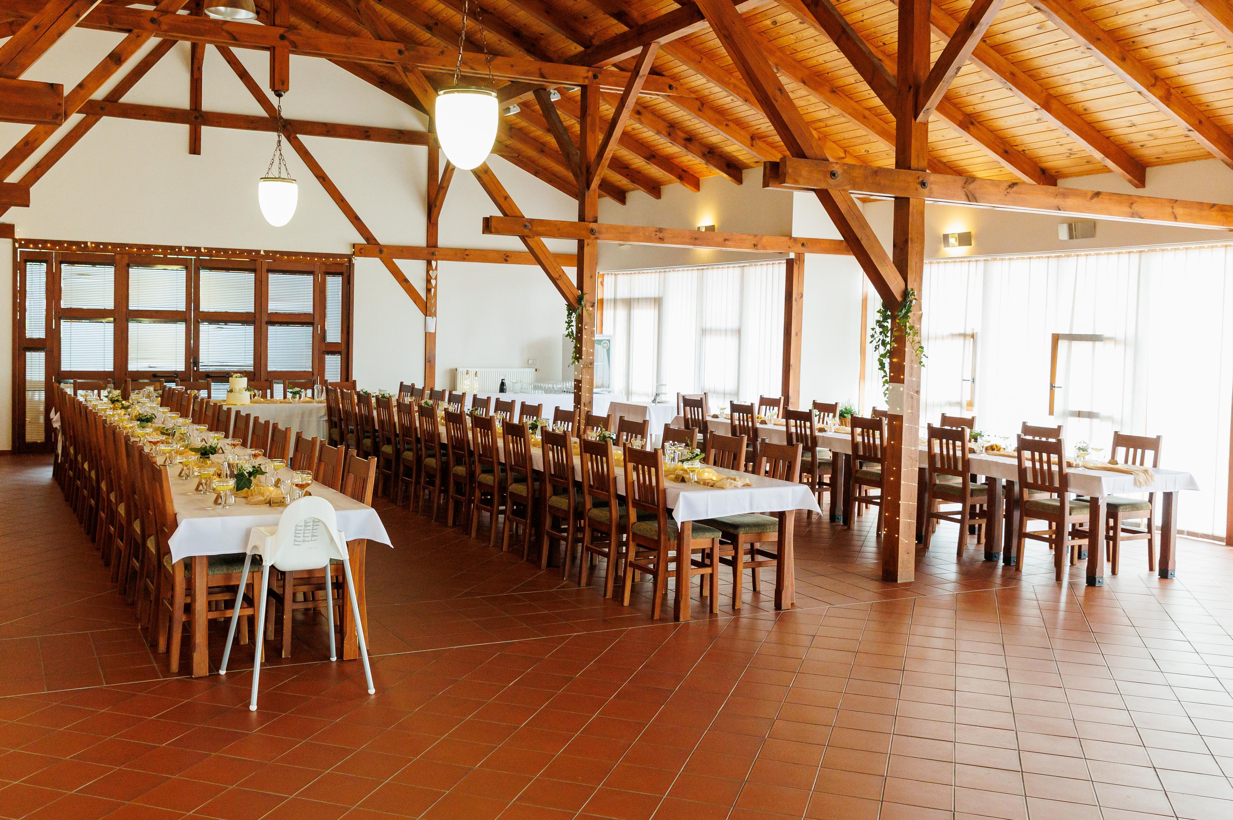 Restaurace u tenisových kurtů