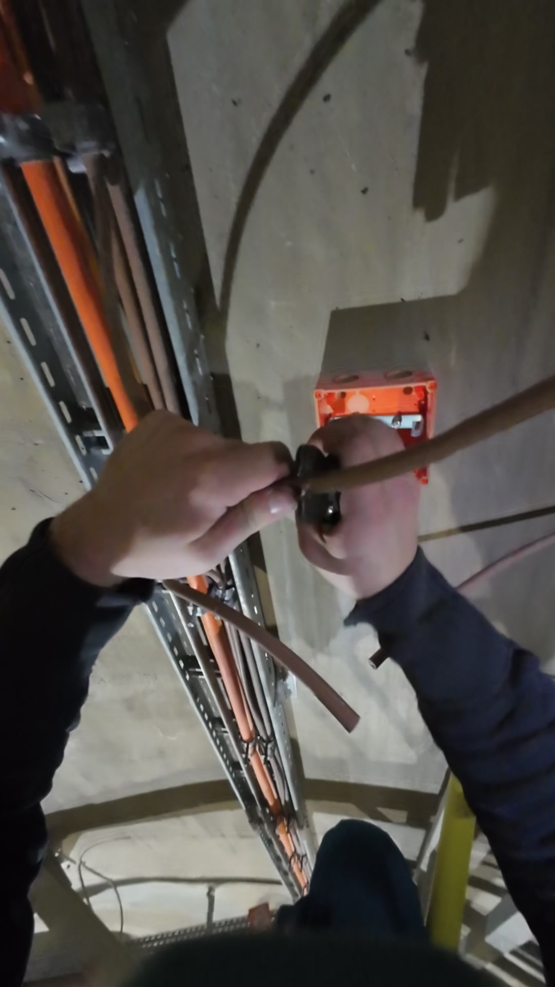 CMT Elektroinstalace - Revize Samuel H. Čech foto 2 (náhled videa)