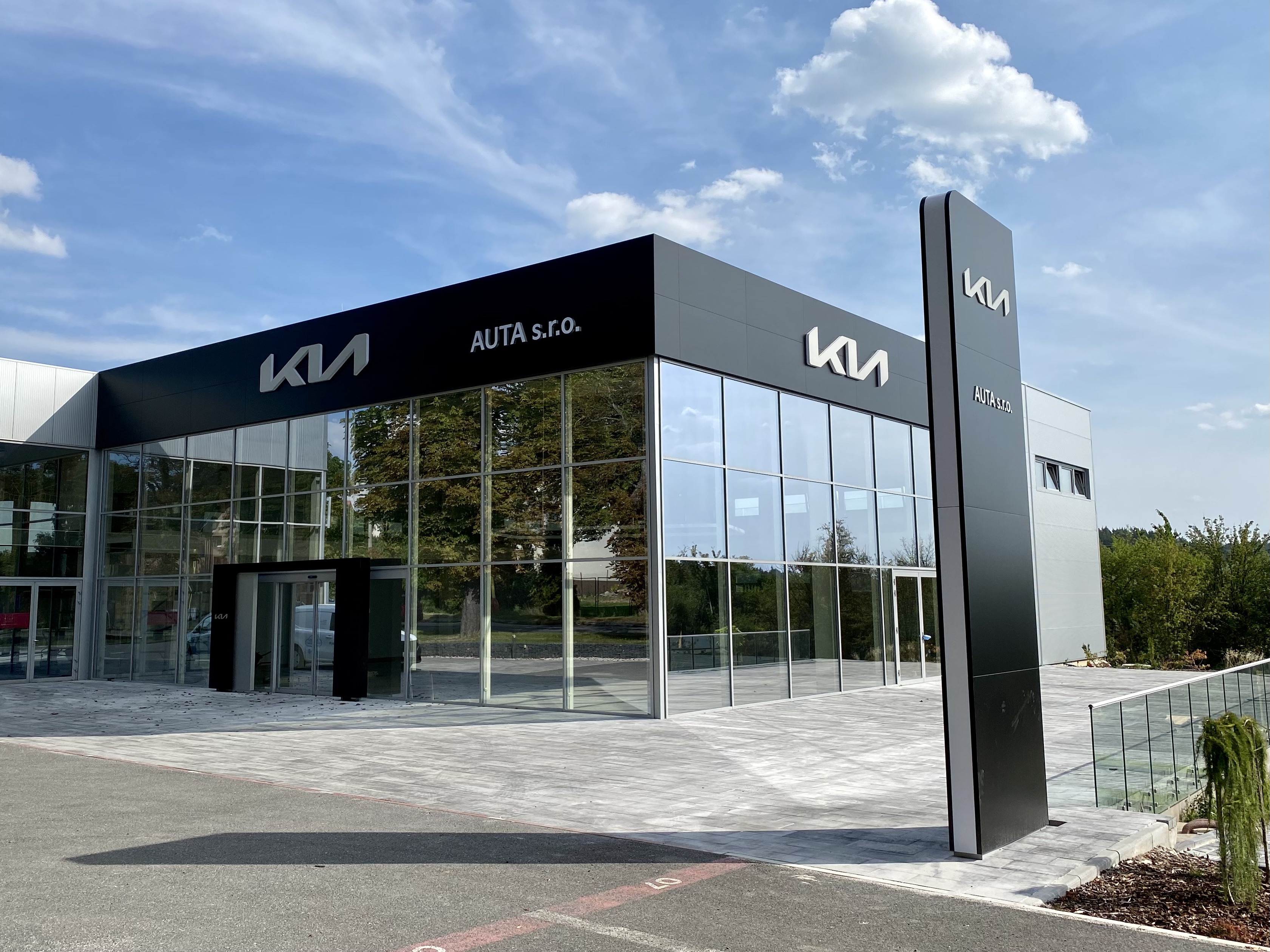 Auta s.r.o. - autorizovaný prodej a servis vozů Kia, Nissan a MG, autorizovaný servis vozů Mitsubishi, prodej ojetých vozů