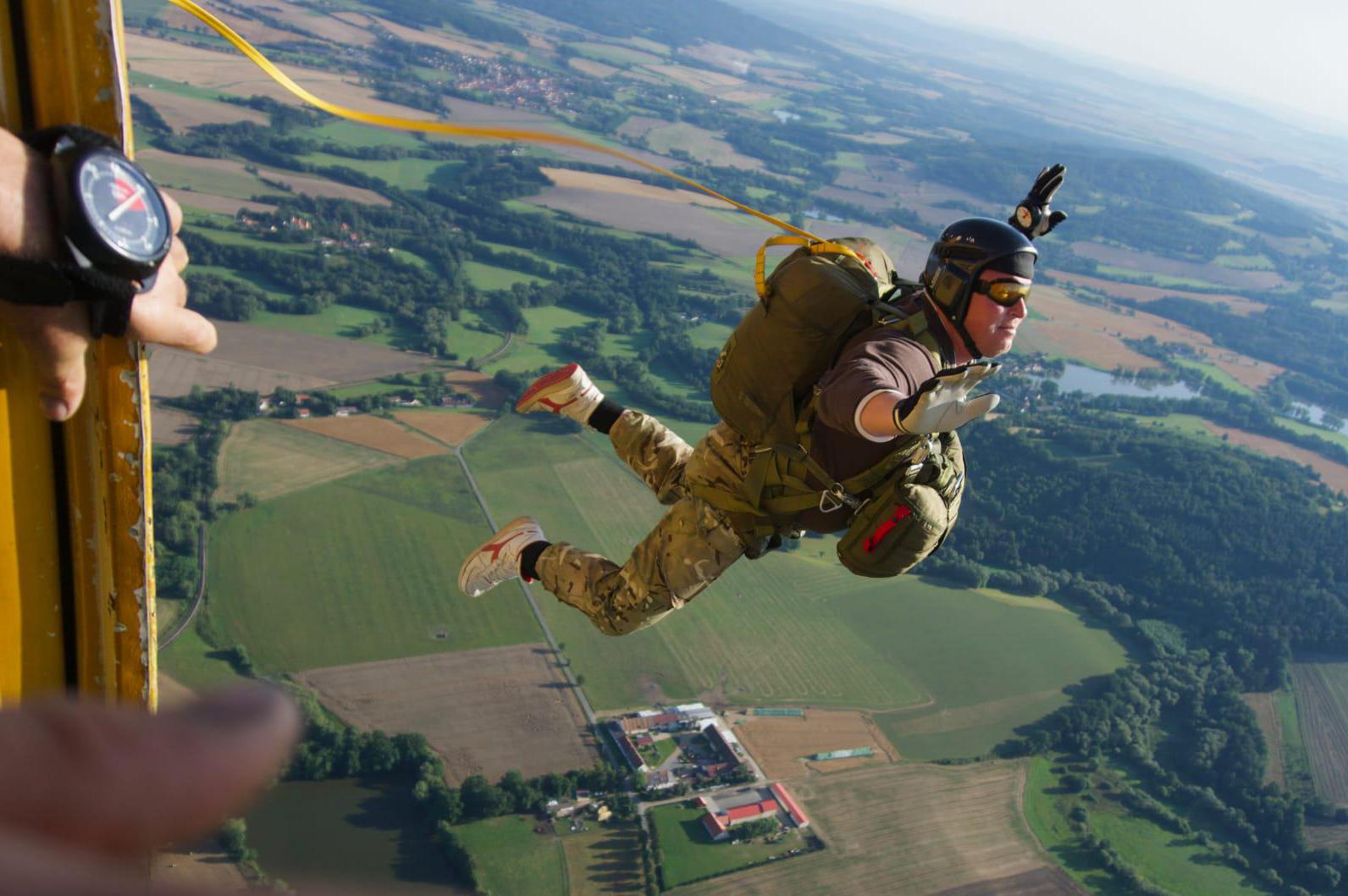 1. Vojenský paraklub