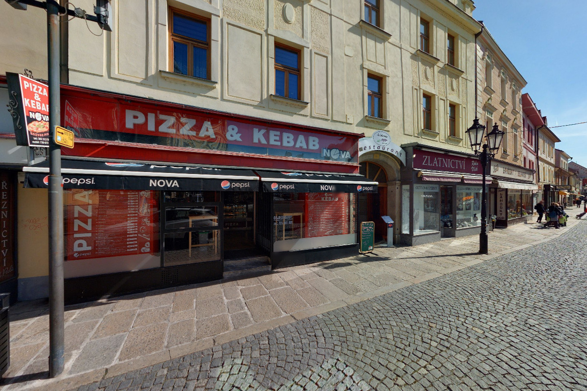 Pizza & kebab Nova