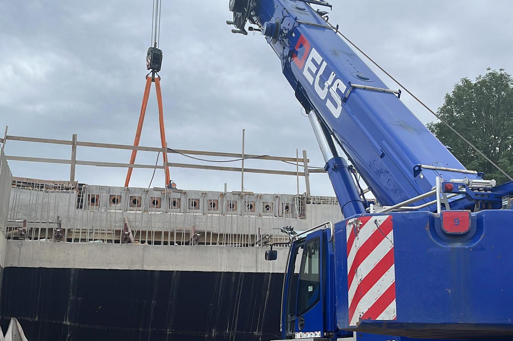 AUTODEUS - Milan Deus