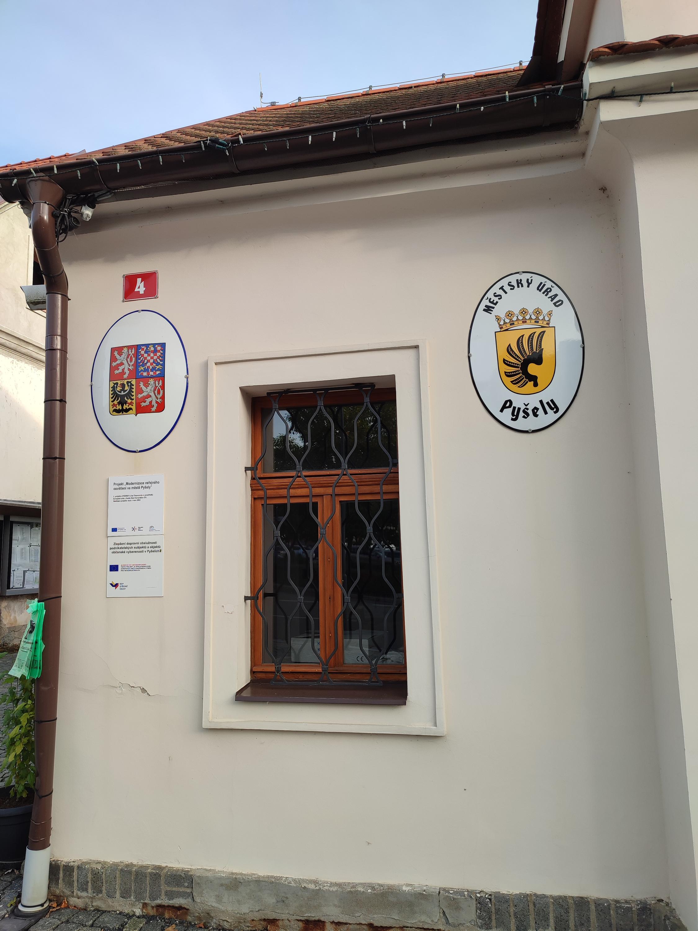Pyšely - městský úřad foto 3