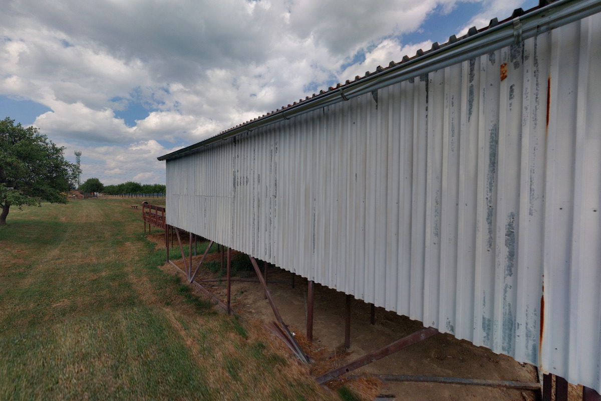 Bufet u fotbalového hřiště