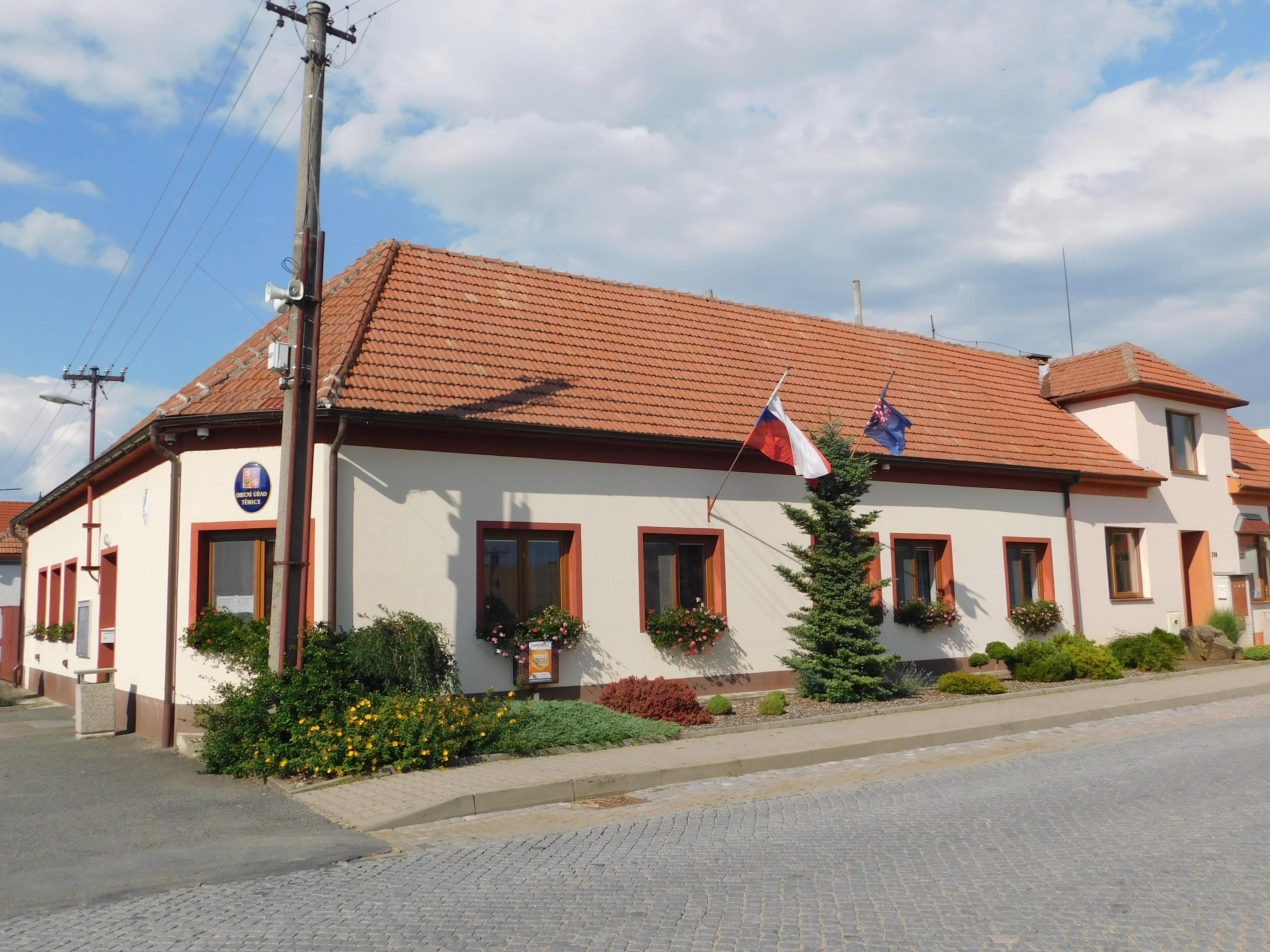 Těmice - obecní úřad foto 4