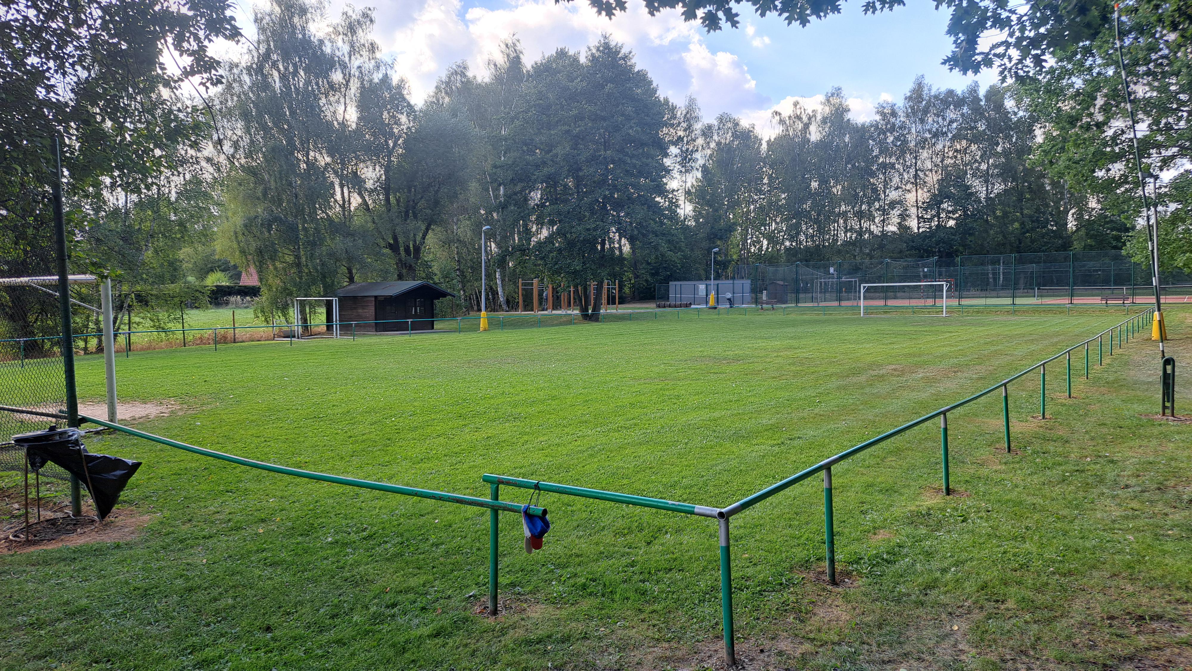 Fotbalové hřiště Nemojov foto 2