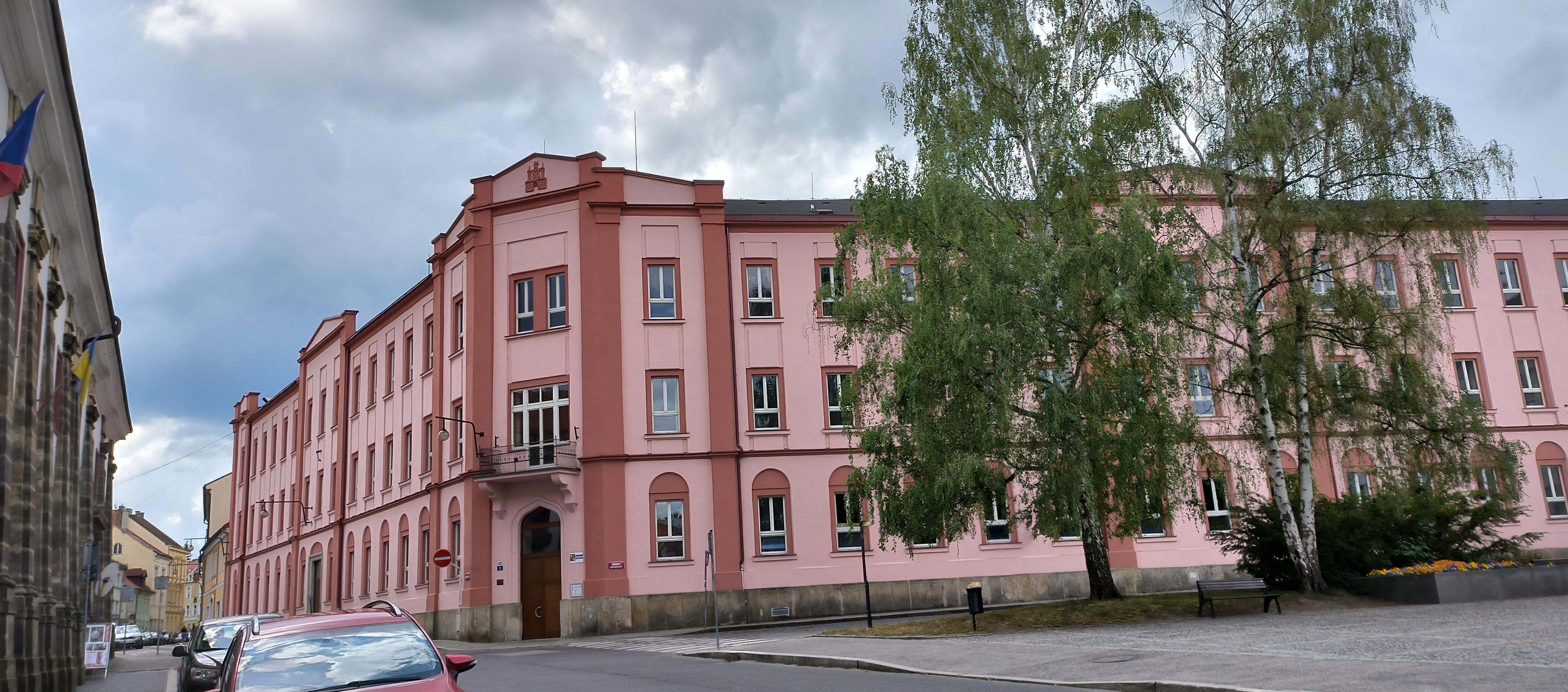 Obchodní akademie, Česká Lípa, náměstí Osvobození 422 foto 2