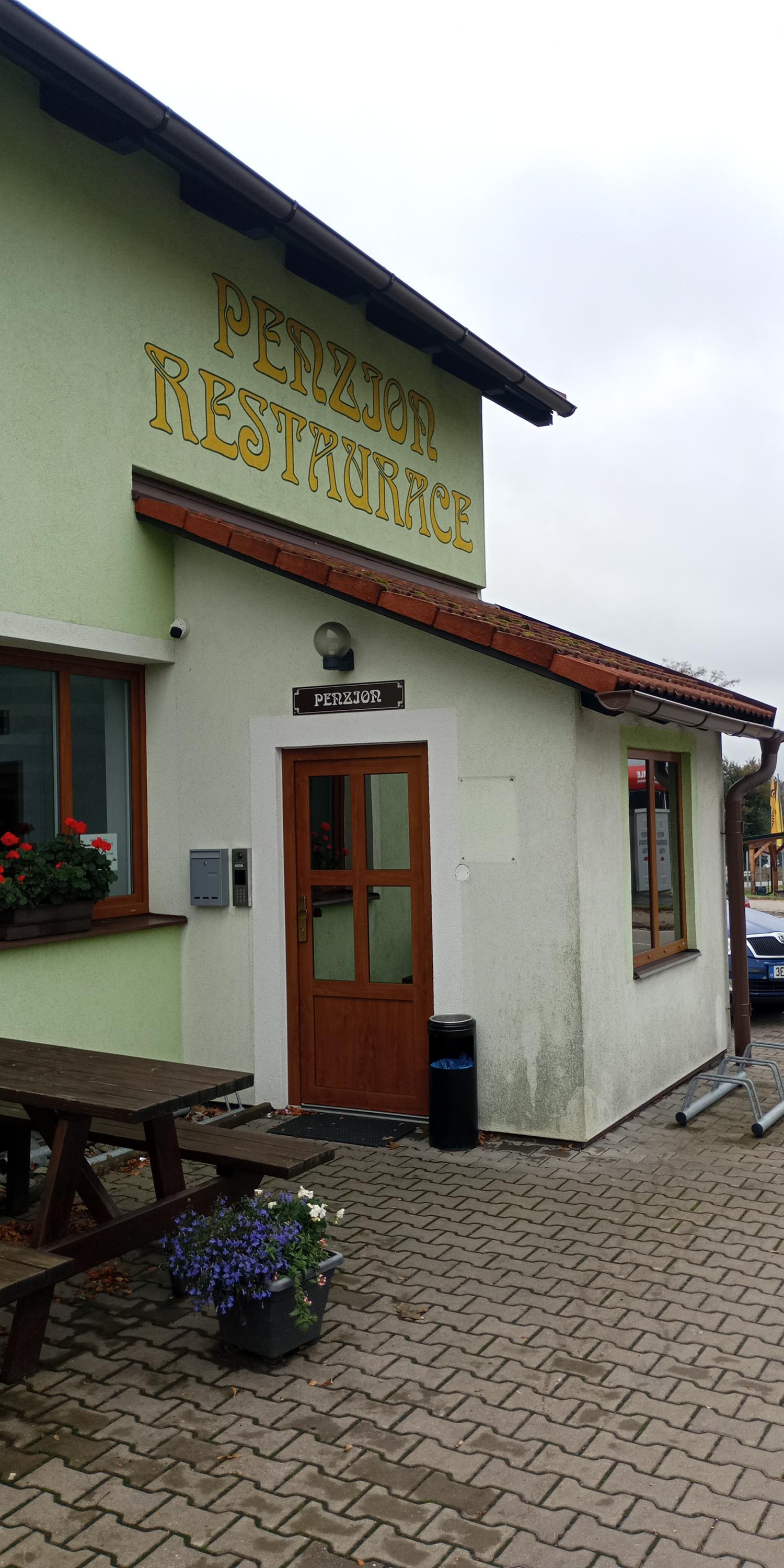 Restaurace Zlatá studna foto 3
