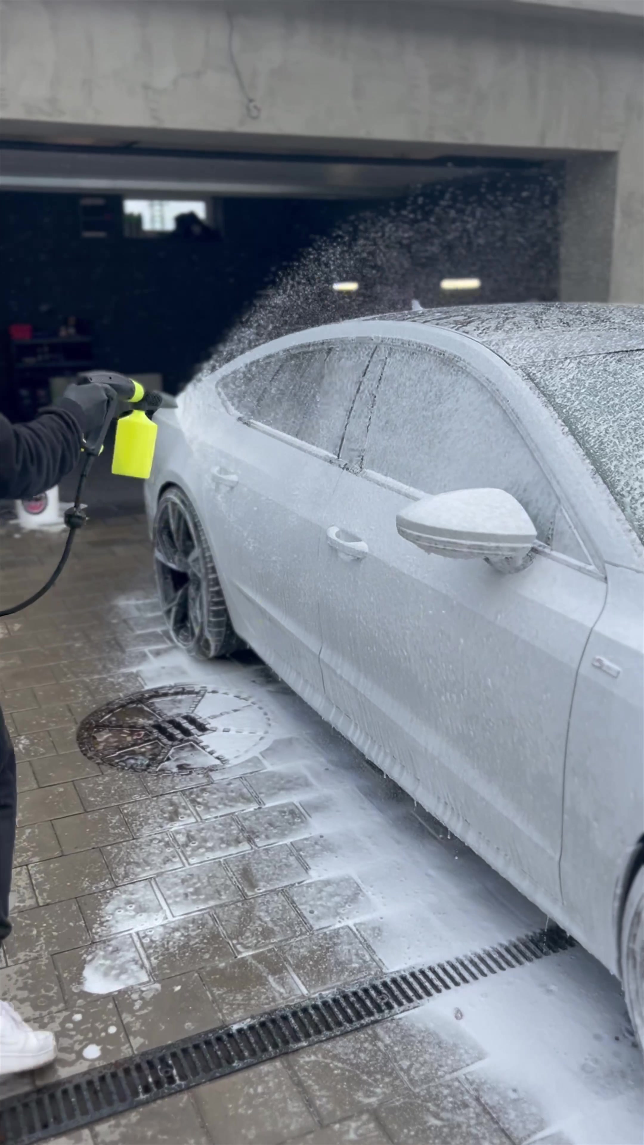 Detailing HB - čištění vozidel foto 2 (náhled videa)