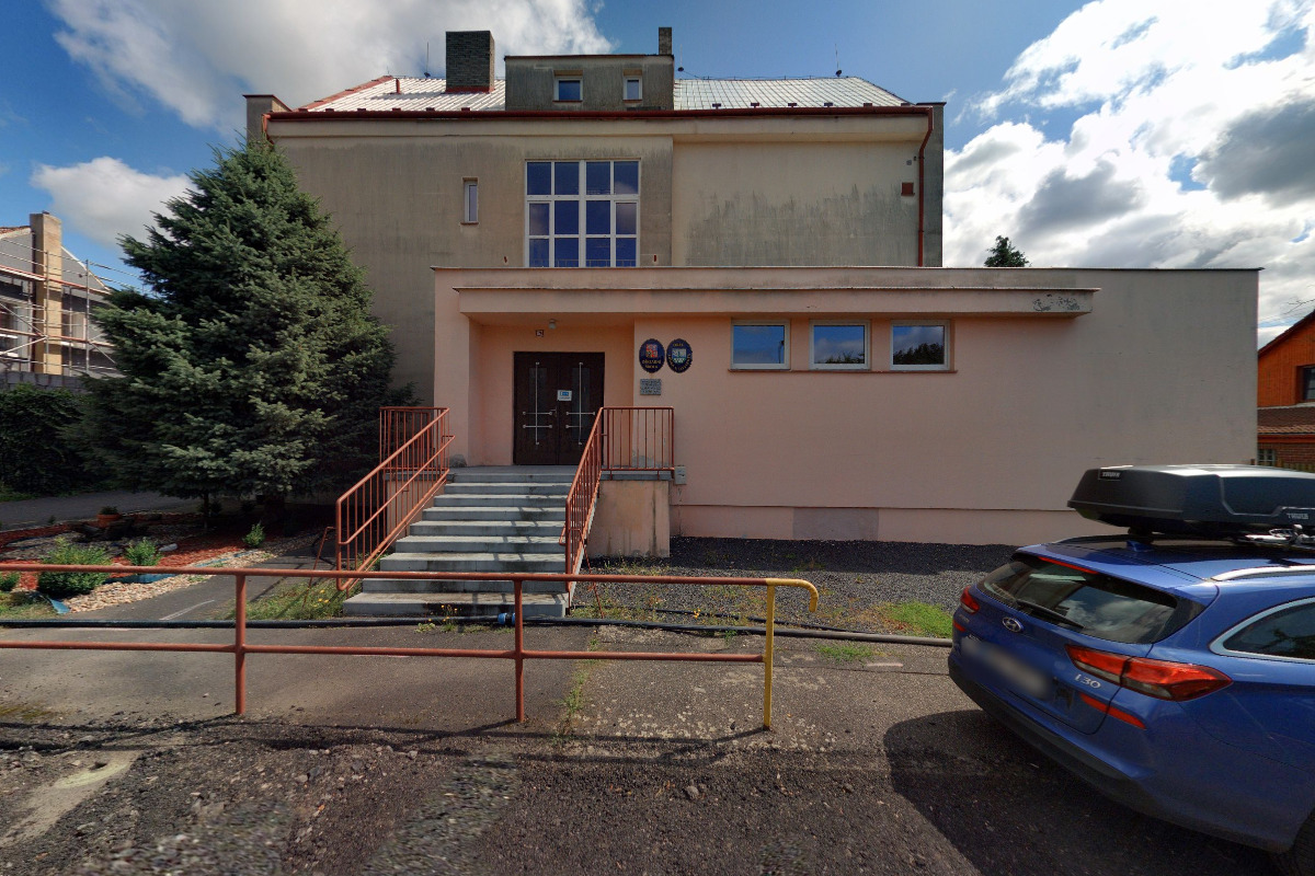 ZŠ Louka u Litvínova, Husova foto 3