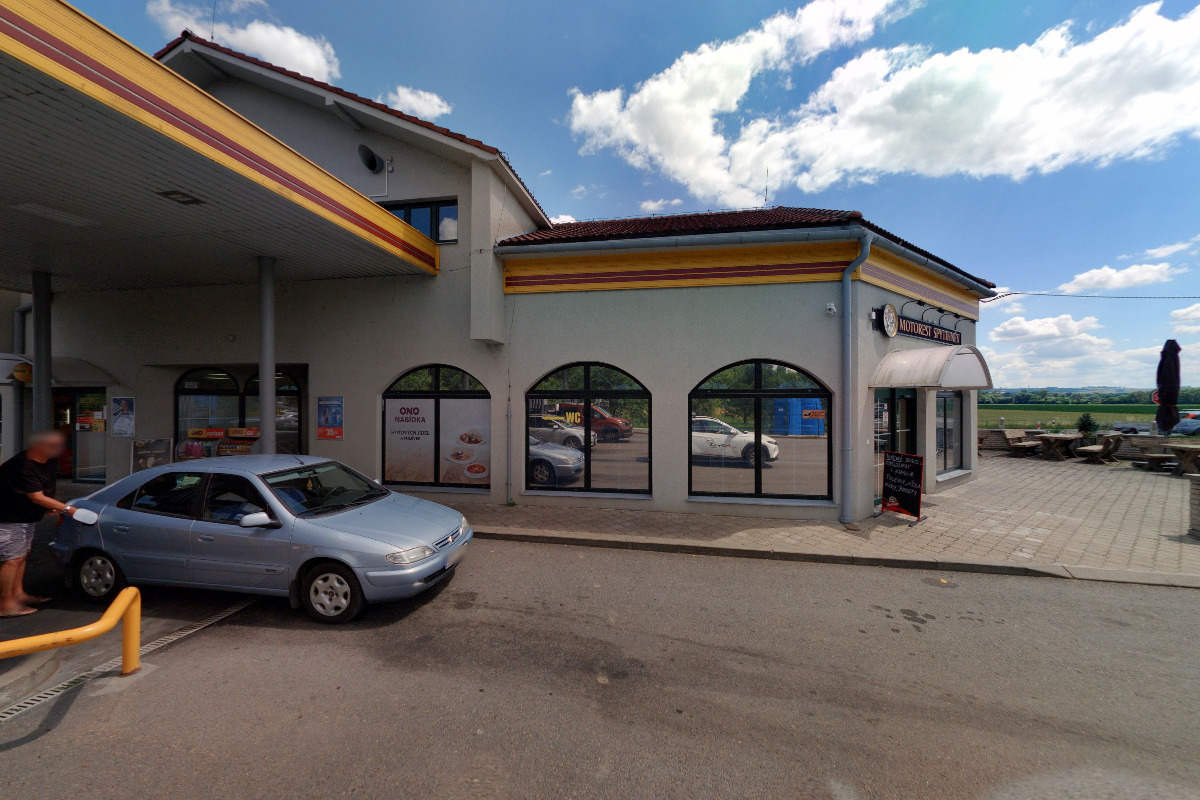 Občerstvení u čerpací stanice Tank ONO Spytihněv