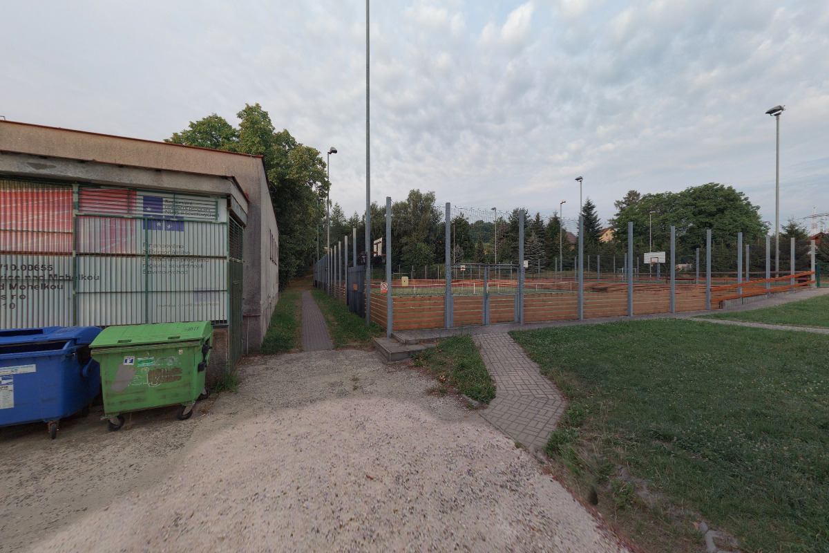 Sportovní areál Za Školou - tenisový kurt