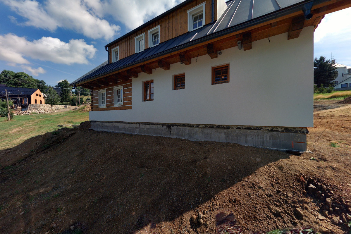 Roubenka pod kostelem foto 2