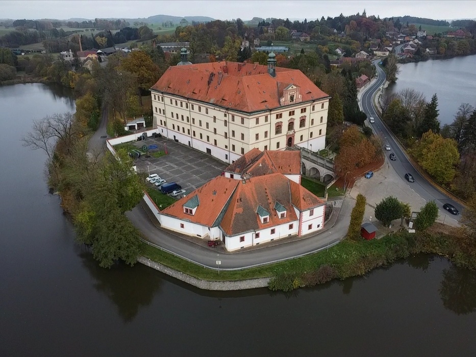 Zámek Lnáře foto 5
