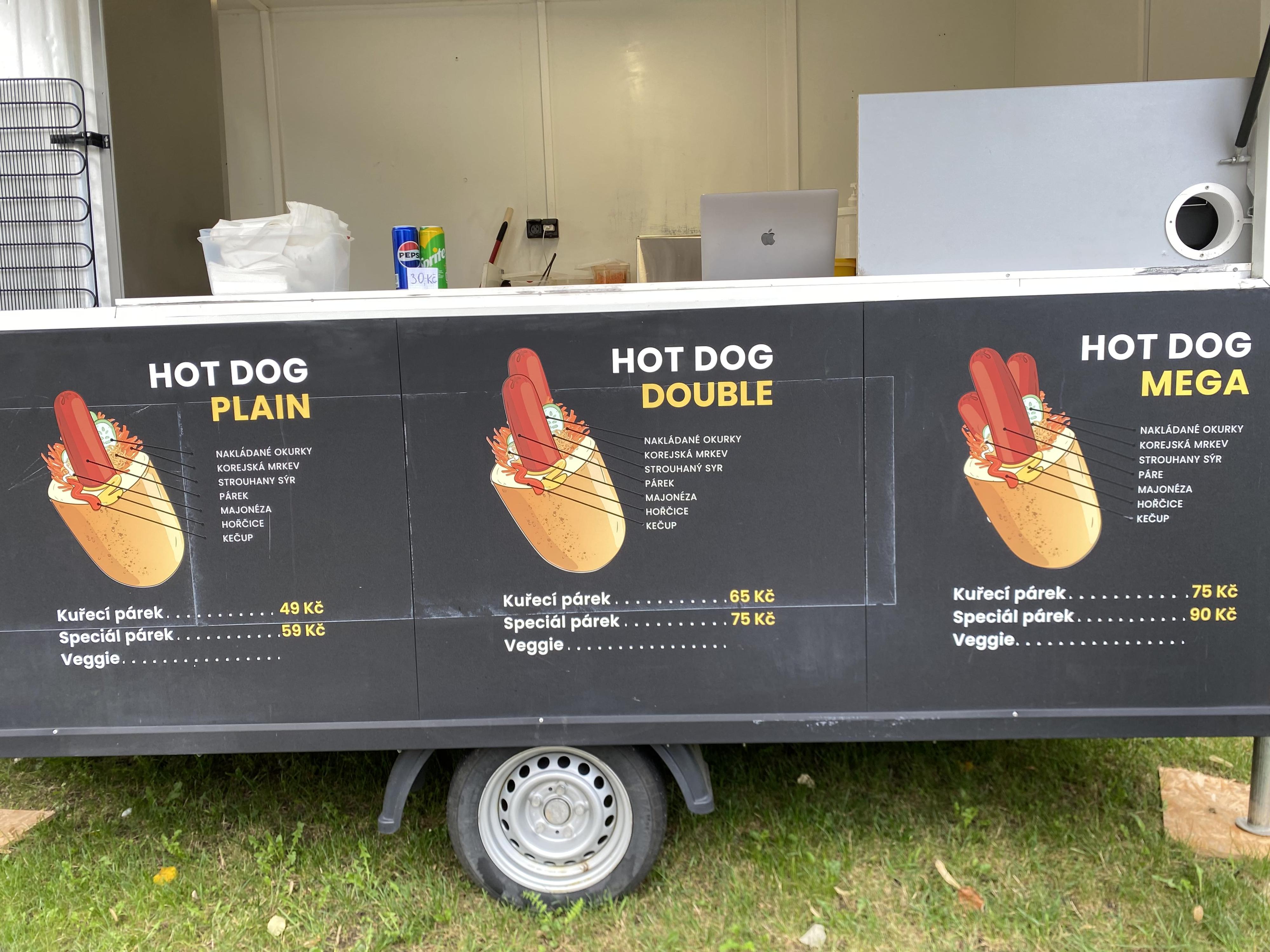 Hungry dog Hot Dogs foto 2