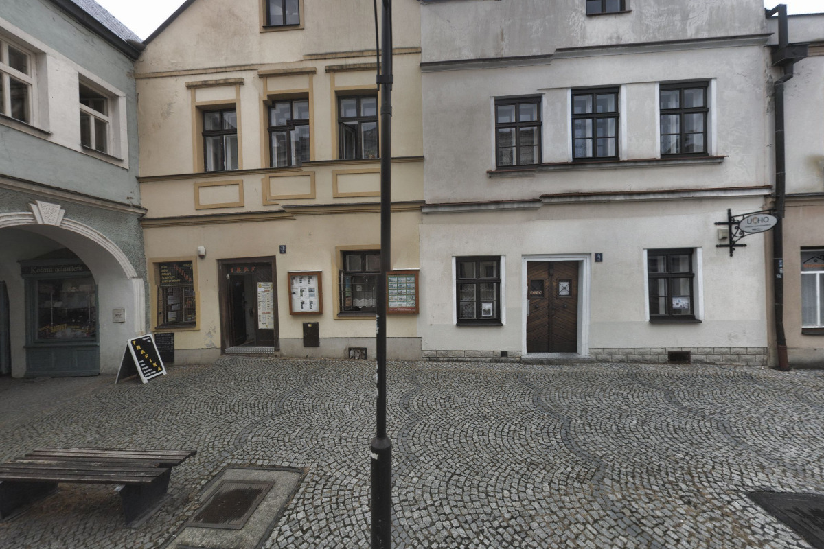 Trafika u kostela foto 2