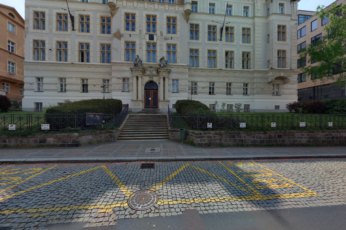 Okresní soud v Karlových Varech foto 2