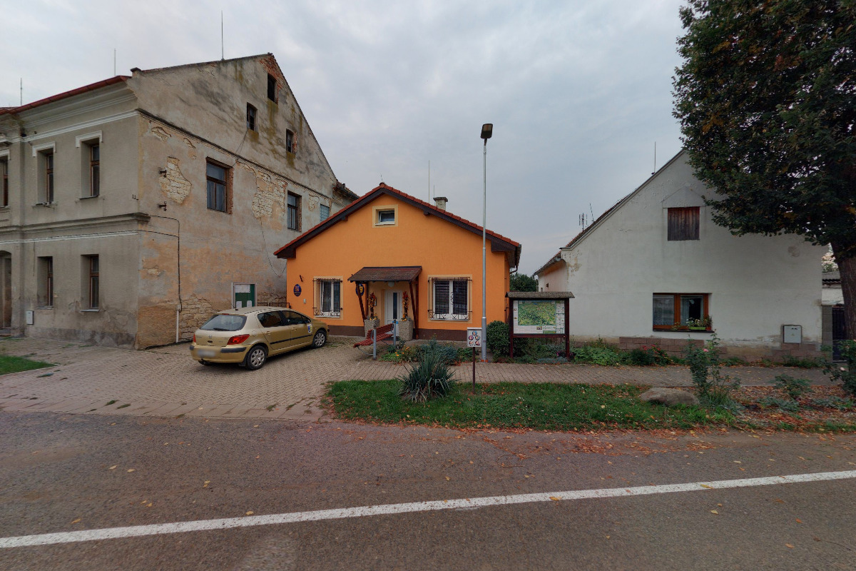 Lišany - obecní úřad foto 3