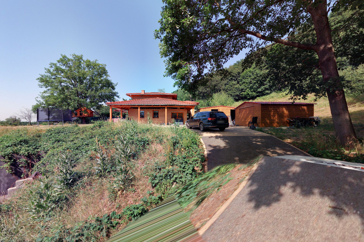 Stavební firma u stezky foto 1