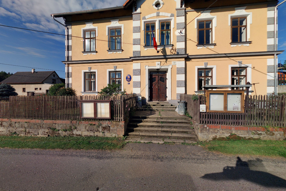Janovice v Podještědí - obecní úřad foto 2