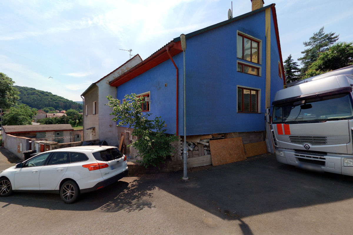 Karel Podroužek - dodávka a montáž dveří