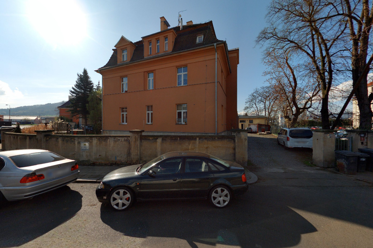 82 Degrees - David Hošek