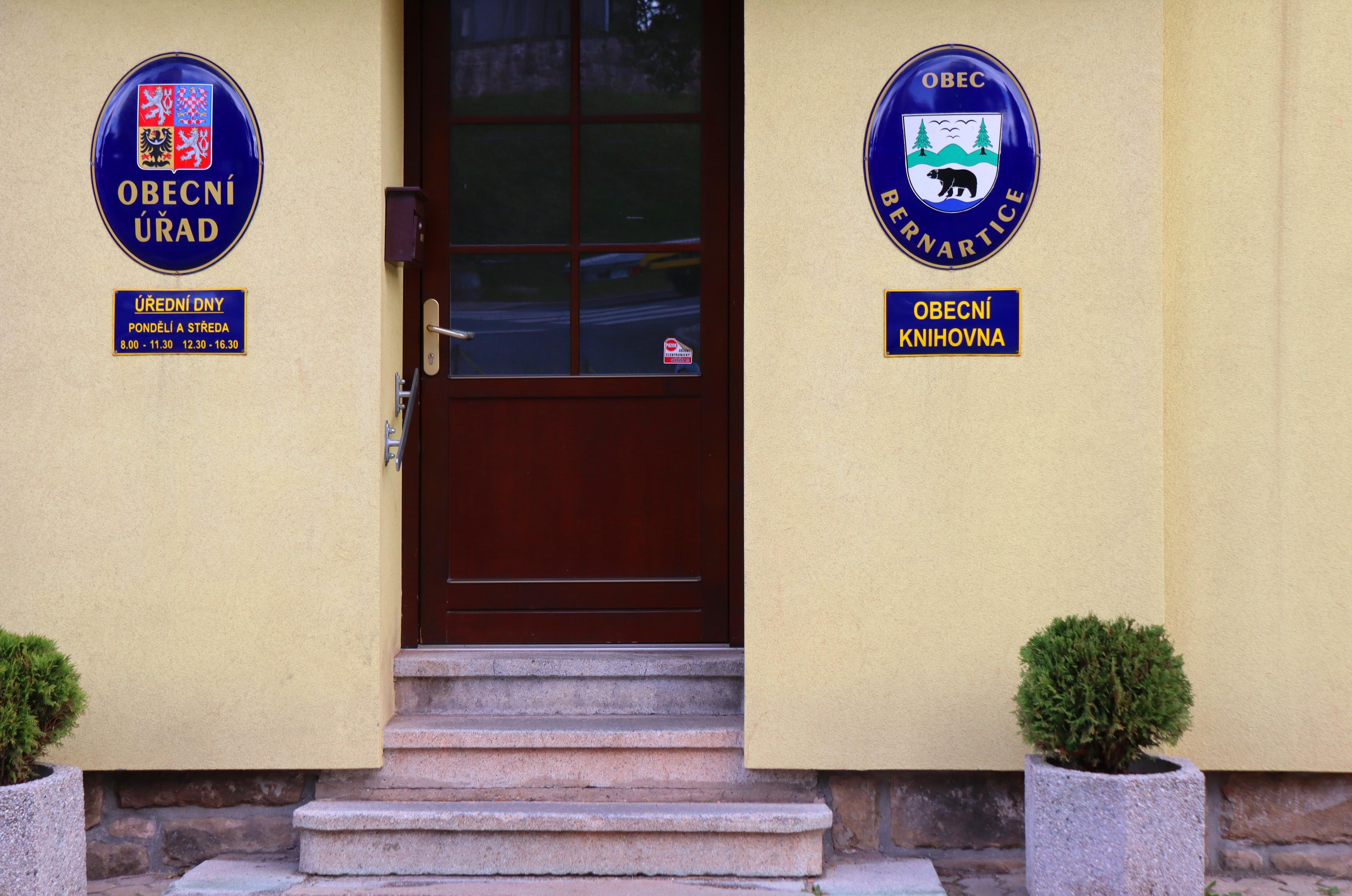 Obecní knihovna Bernartice foto 2
