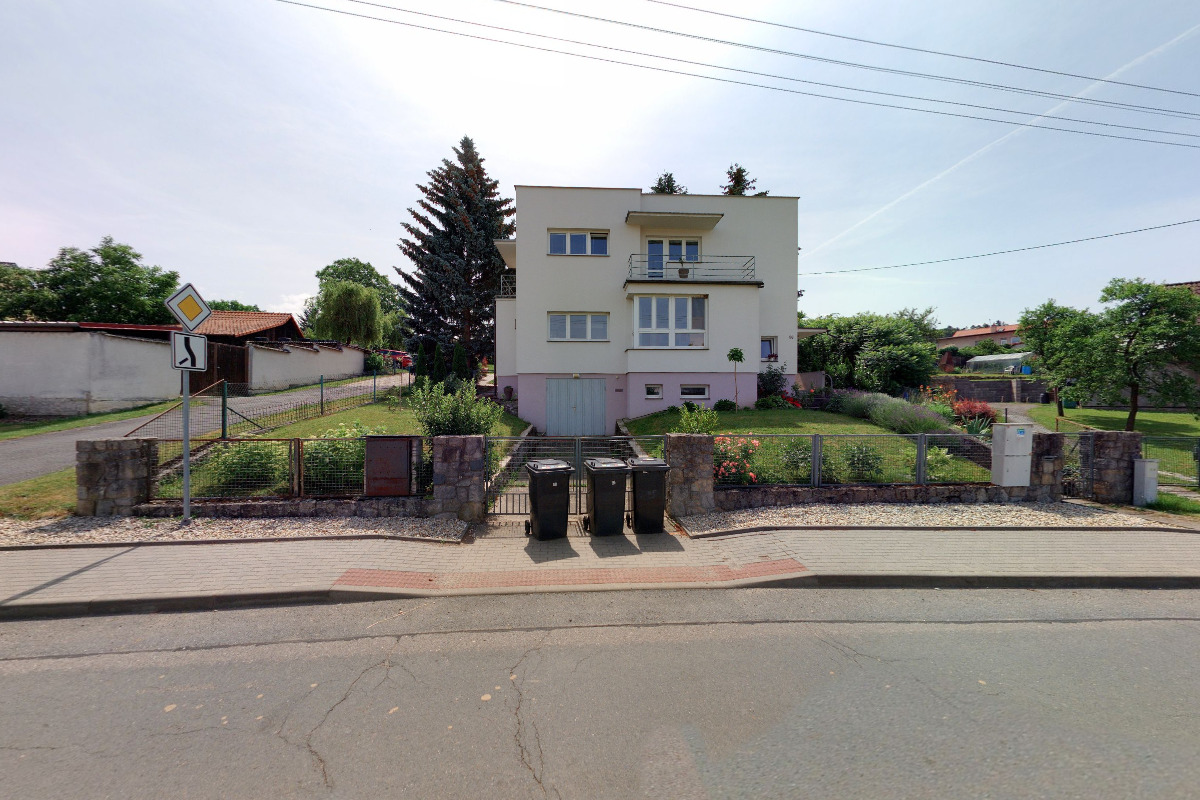 Porodní bába Petra