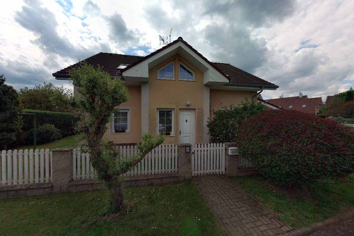 Dveře dokořán z.s.