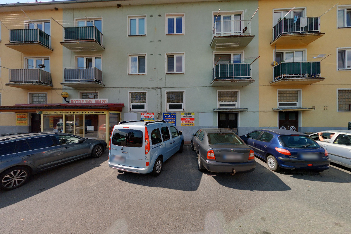 HRUŠKA - Petr Macháč