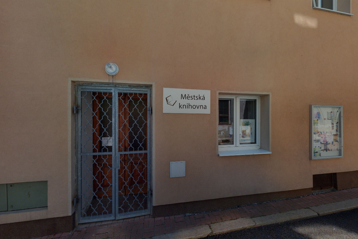 Městská knihovna Hrob foto 2