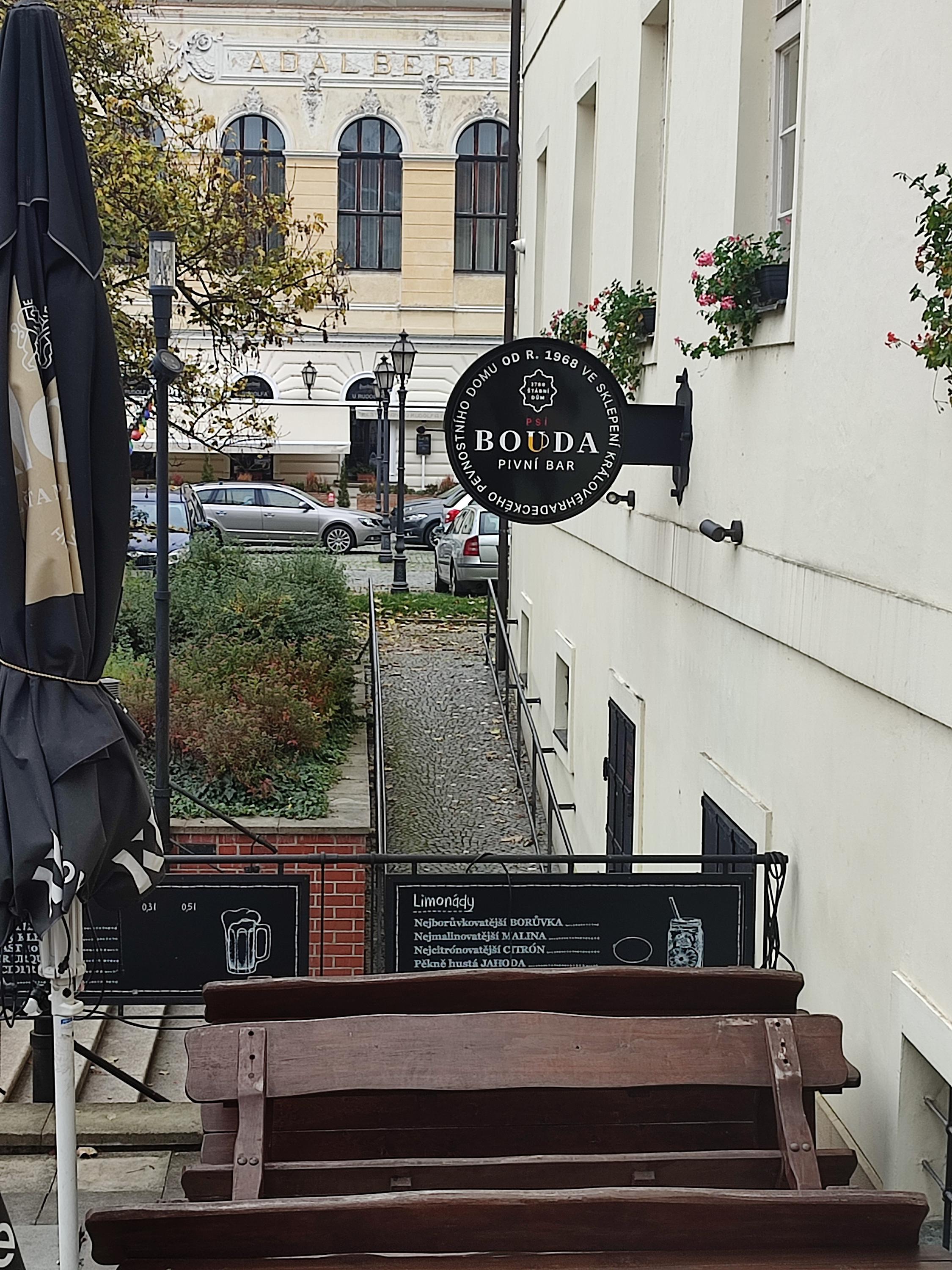 La. CAFÉ BISTRO BAR foto 2