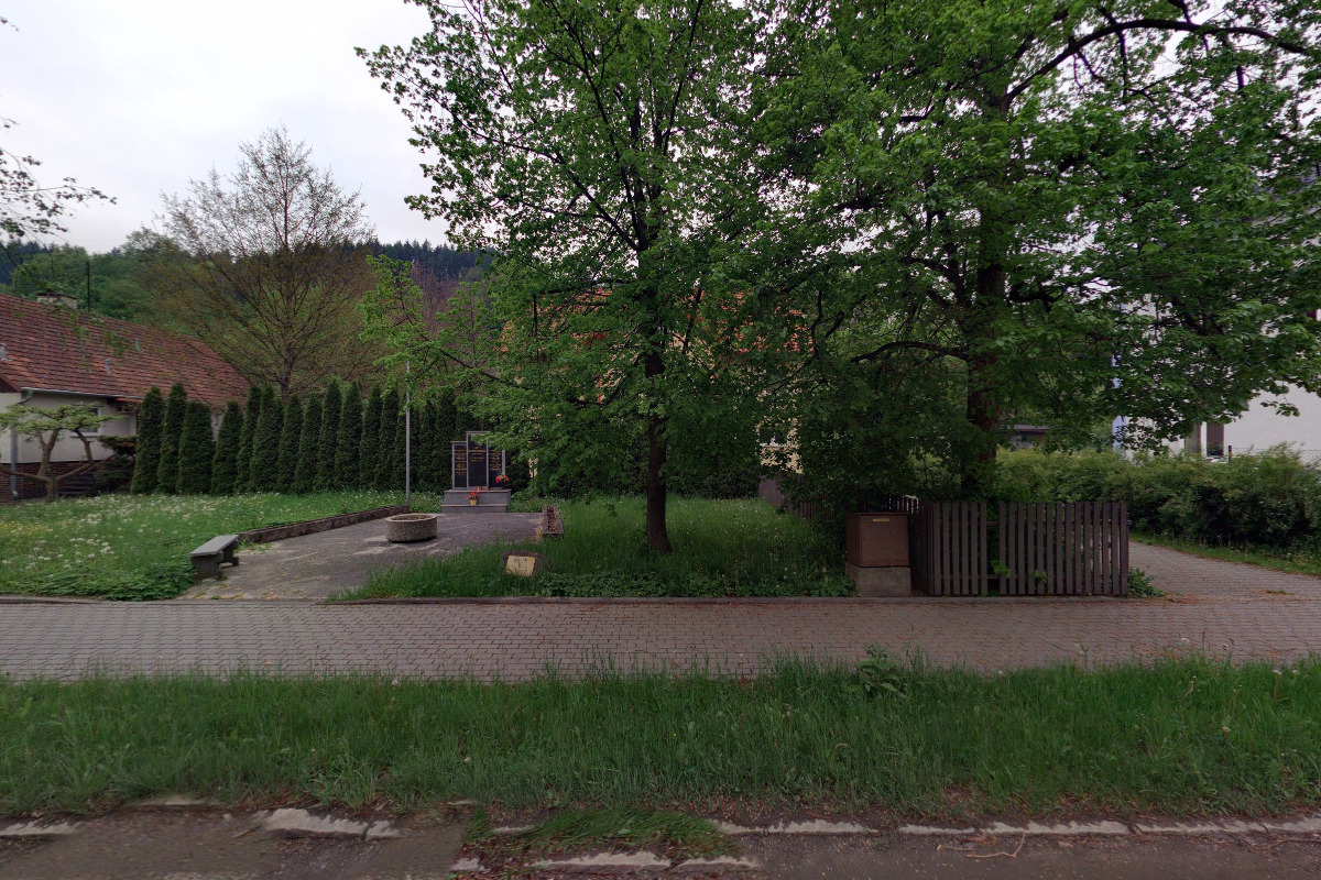 Pod křídly - Dům na půl cesty