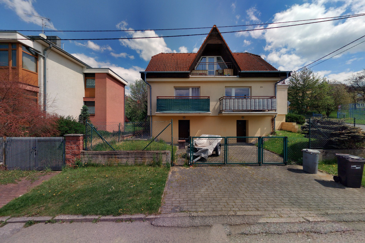 Pod křídly - Dům na půl cesty