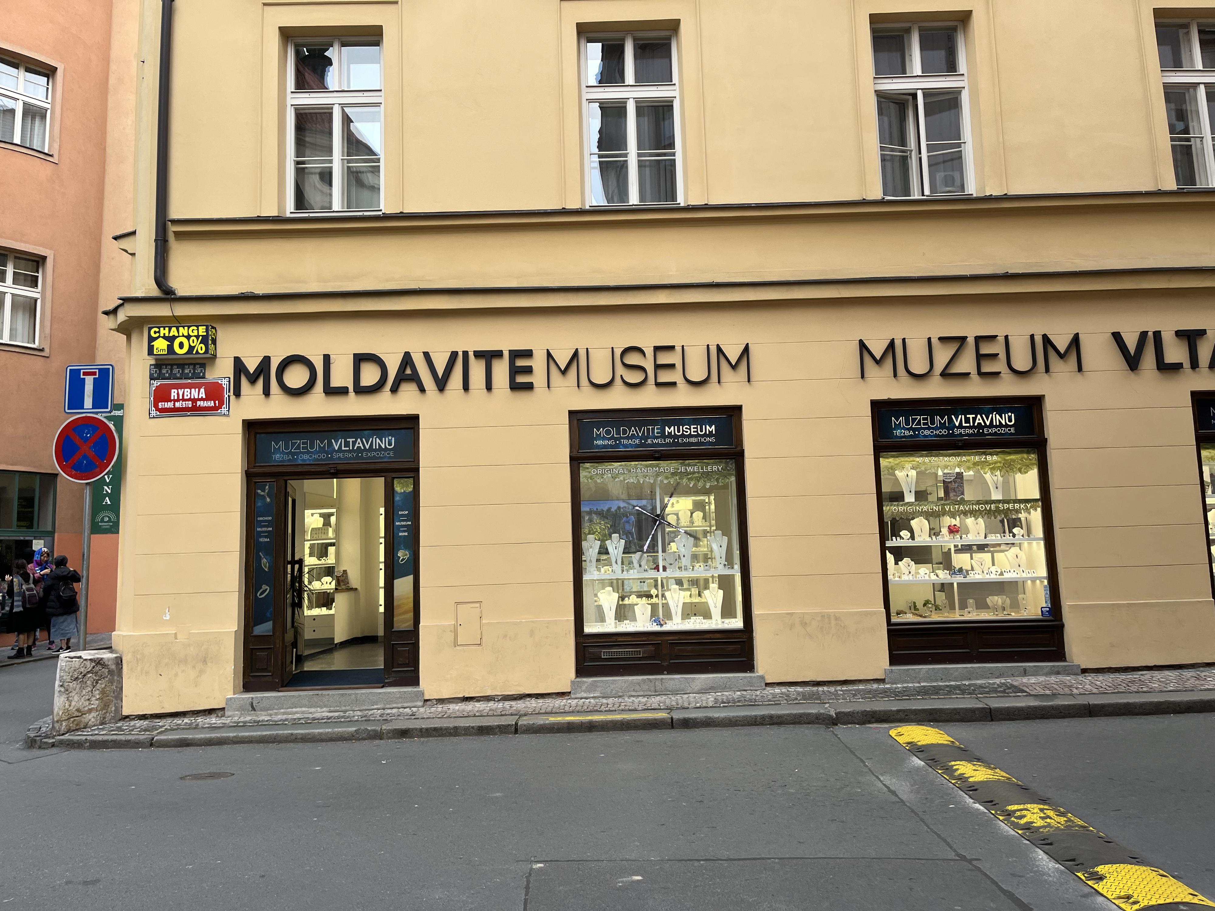 MOLDAVITE MUSEUM SHOP foto 2