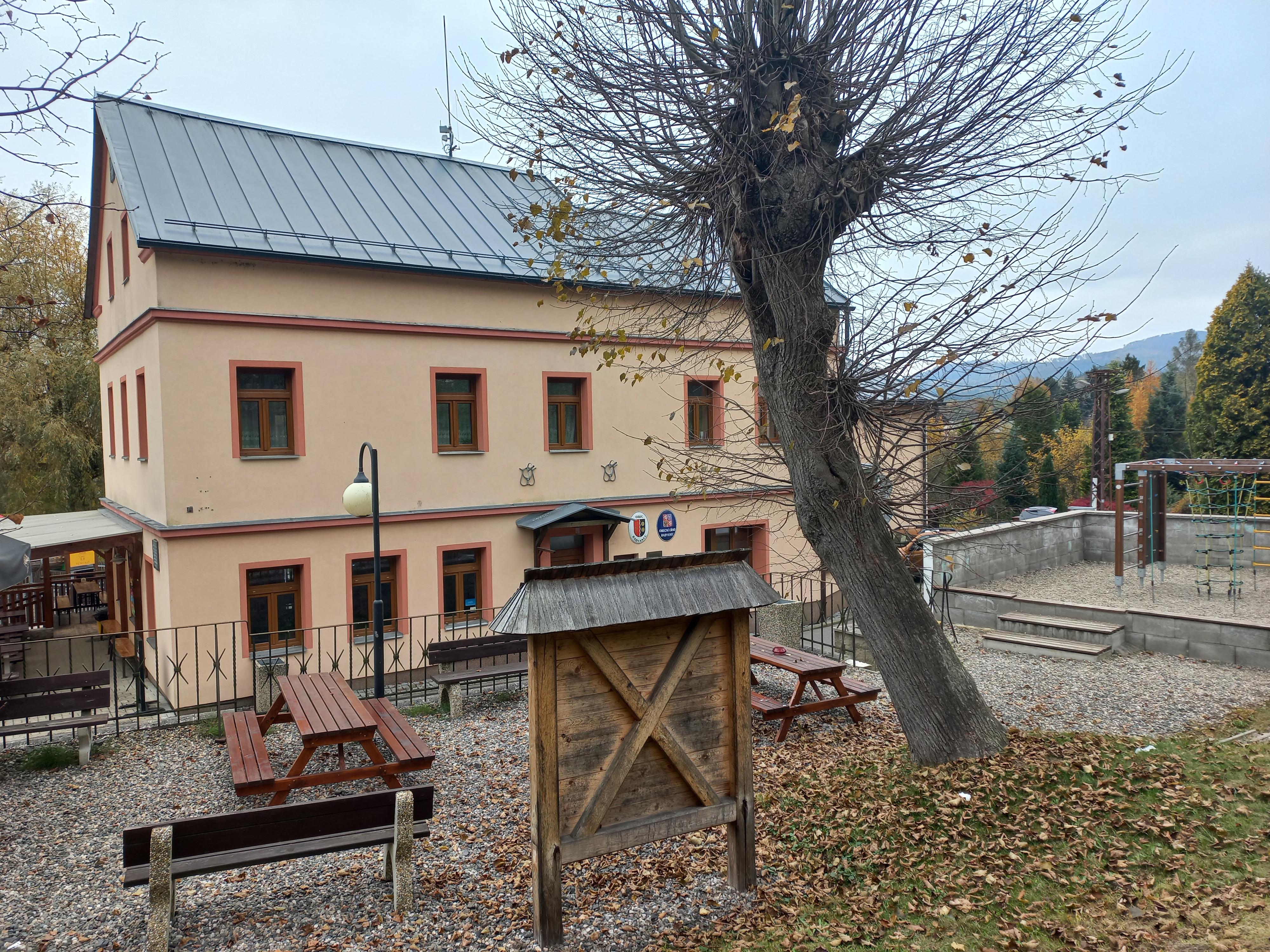 Radvanec - obecní úřad foto 4