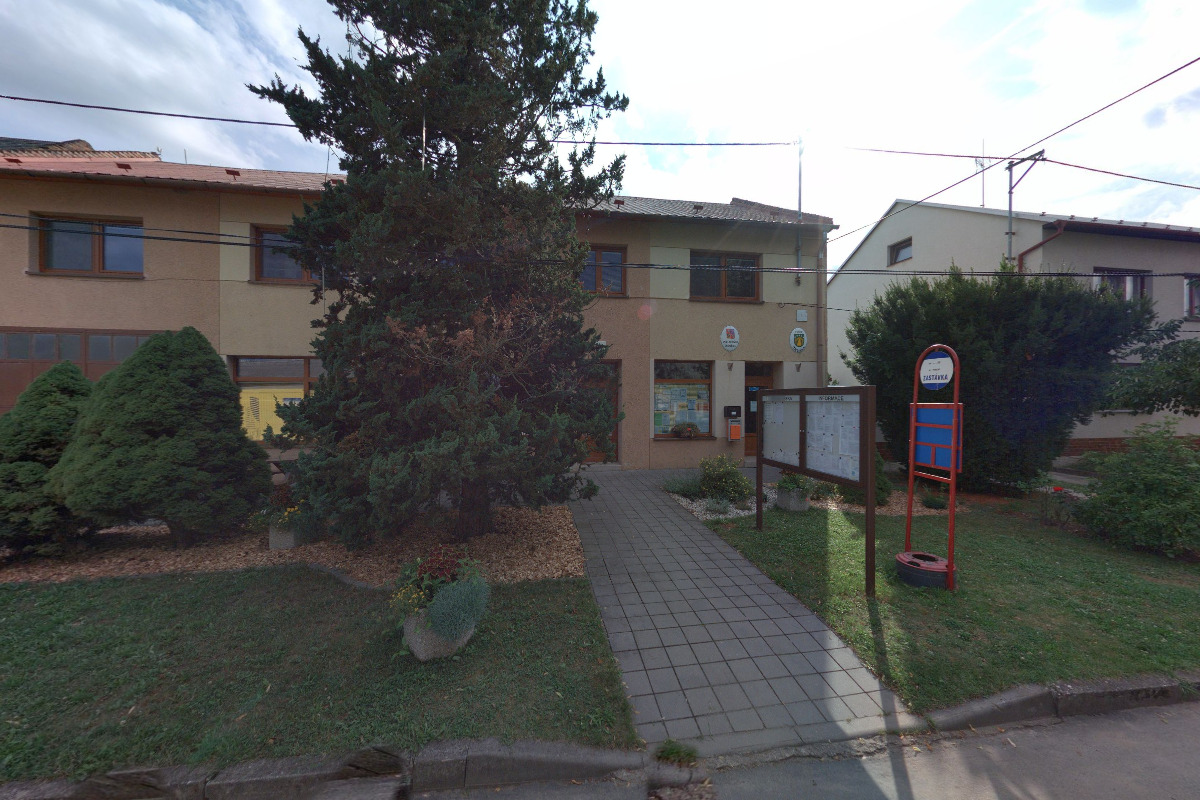 Hruška - obecní úřad foto 2