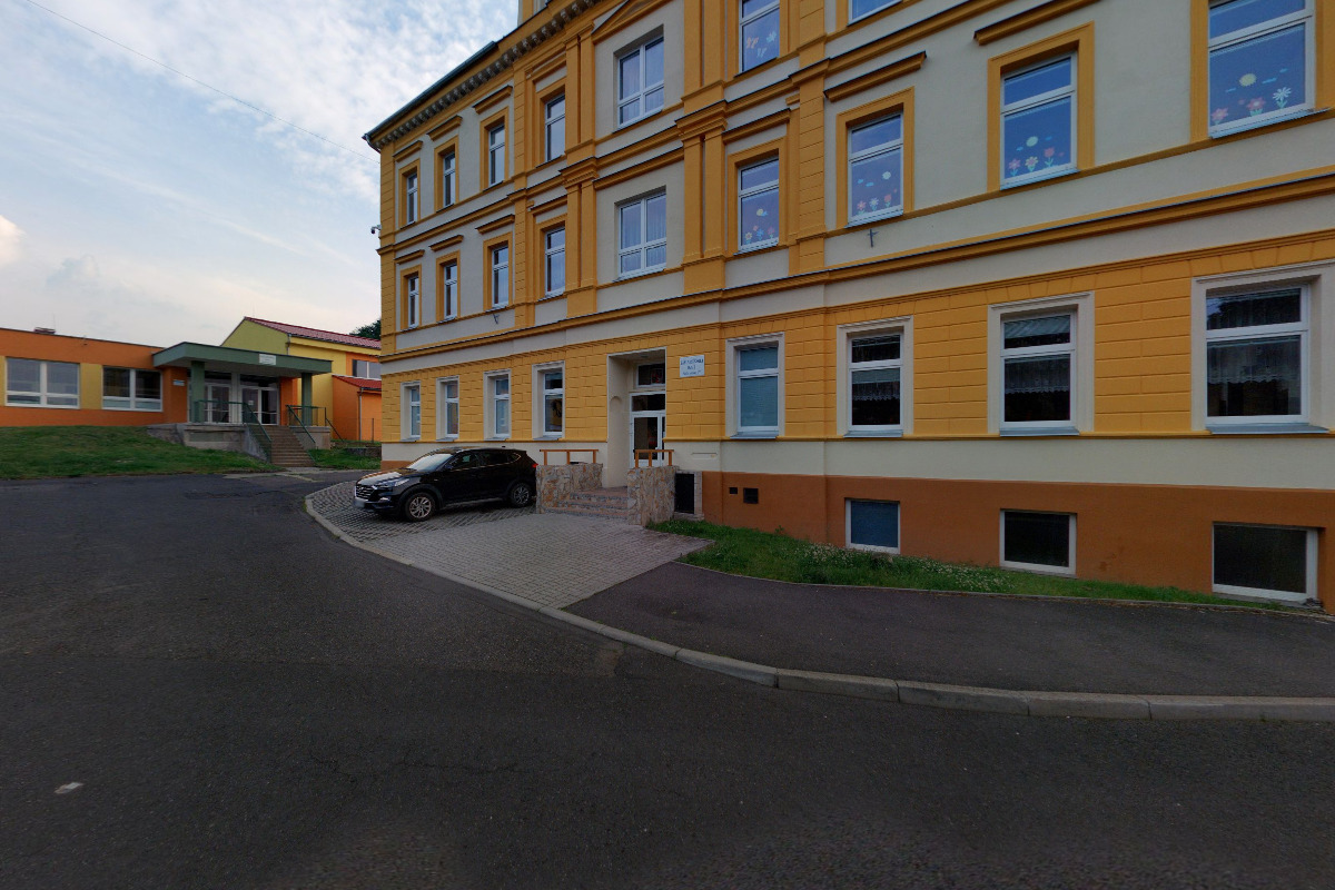 ZŠ Dubí 1, Školní náměstí foto 4