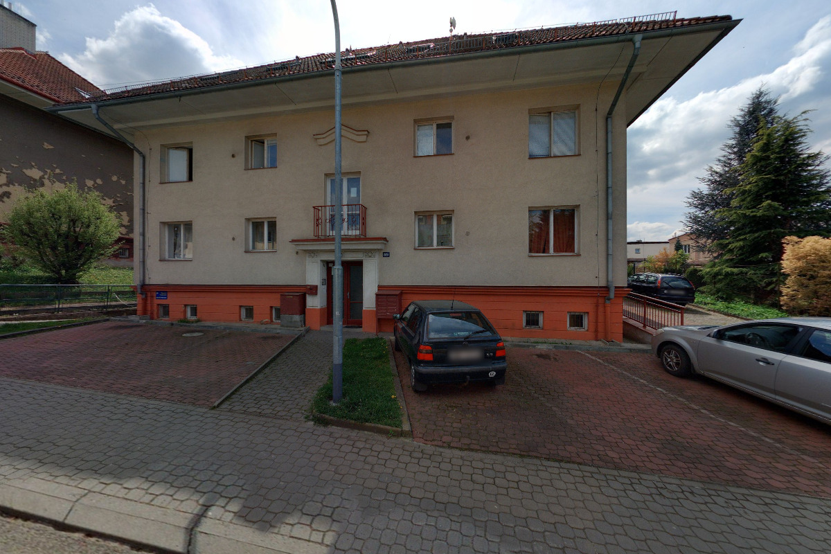 Pod křídly - Dům na půl cesty