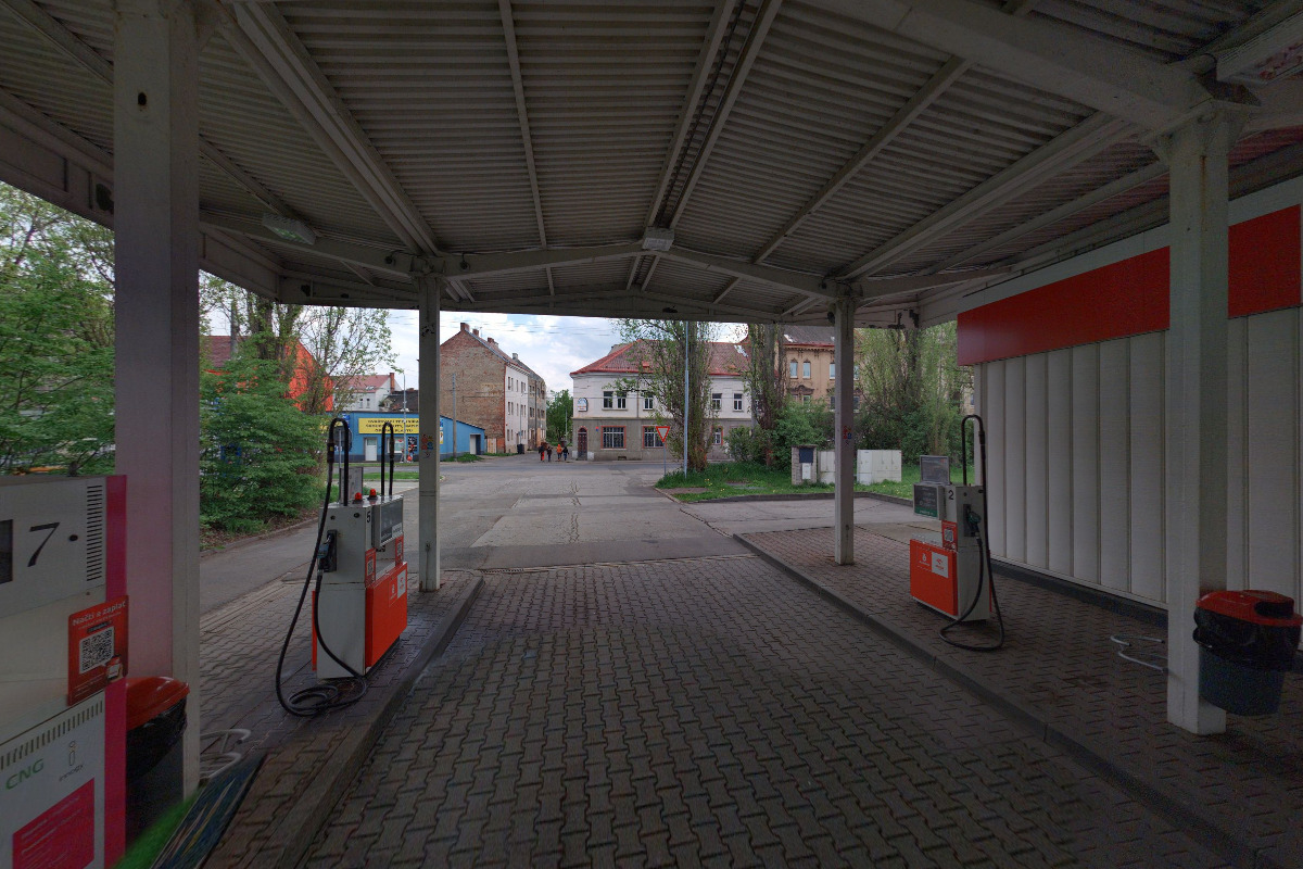 BENZINA foto 2