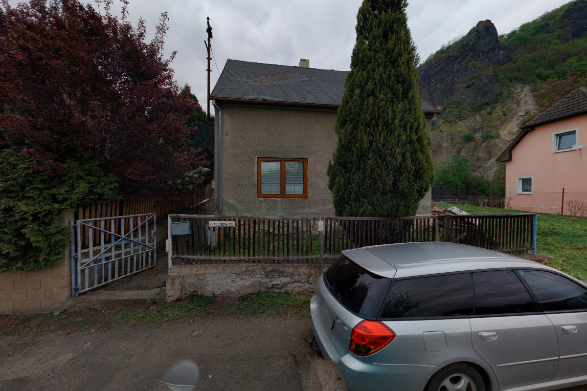 Ainur Nurgaliyeva - Půjčovna přívěsných vozíků